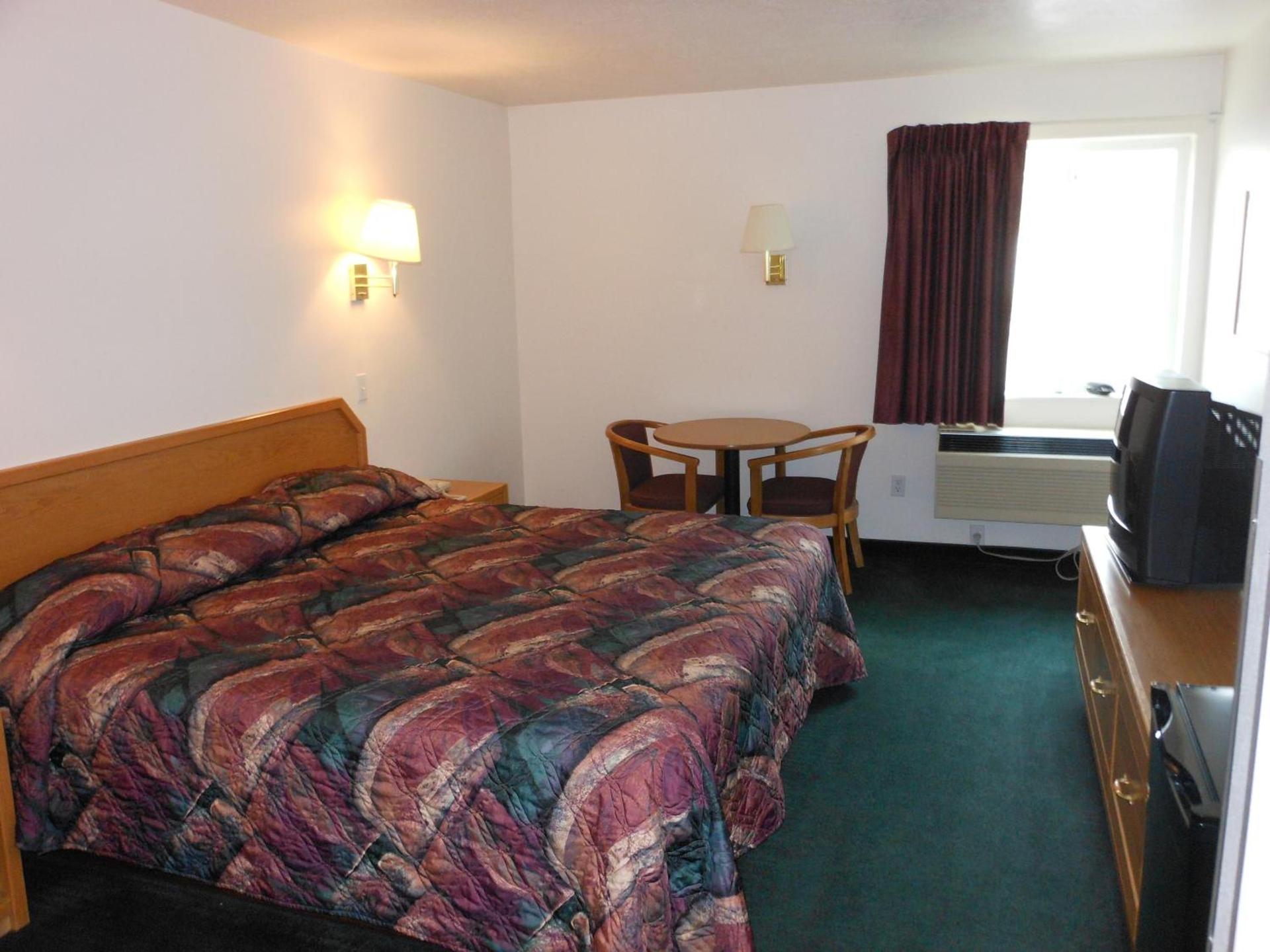 Economy Inn & Suites photo 15