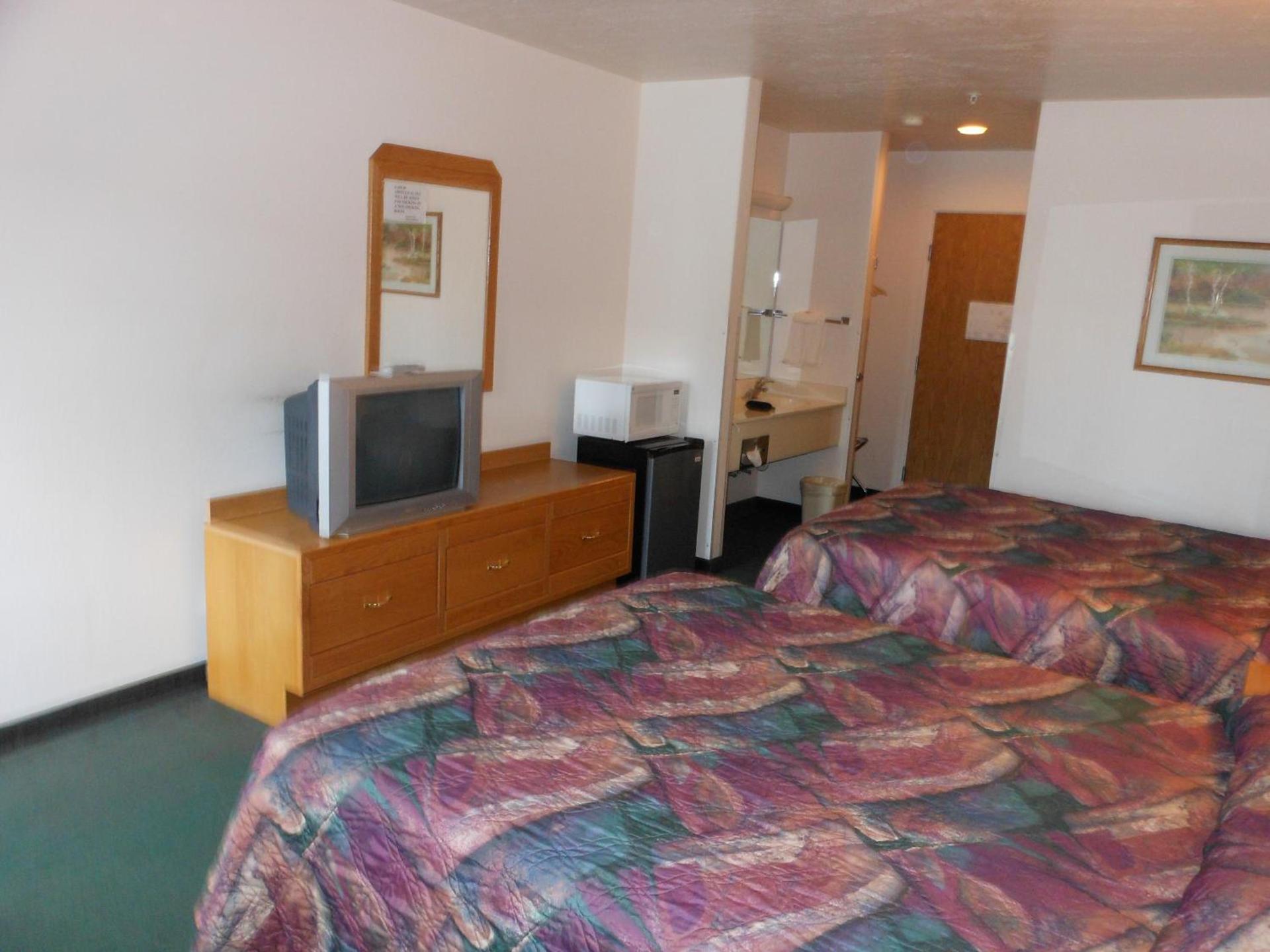 Economy Inn & Suites photo 18
