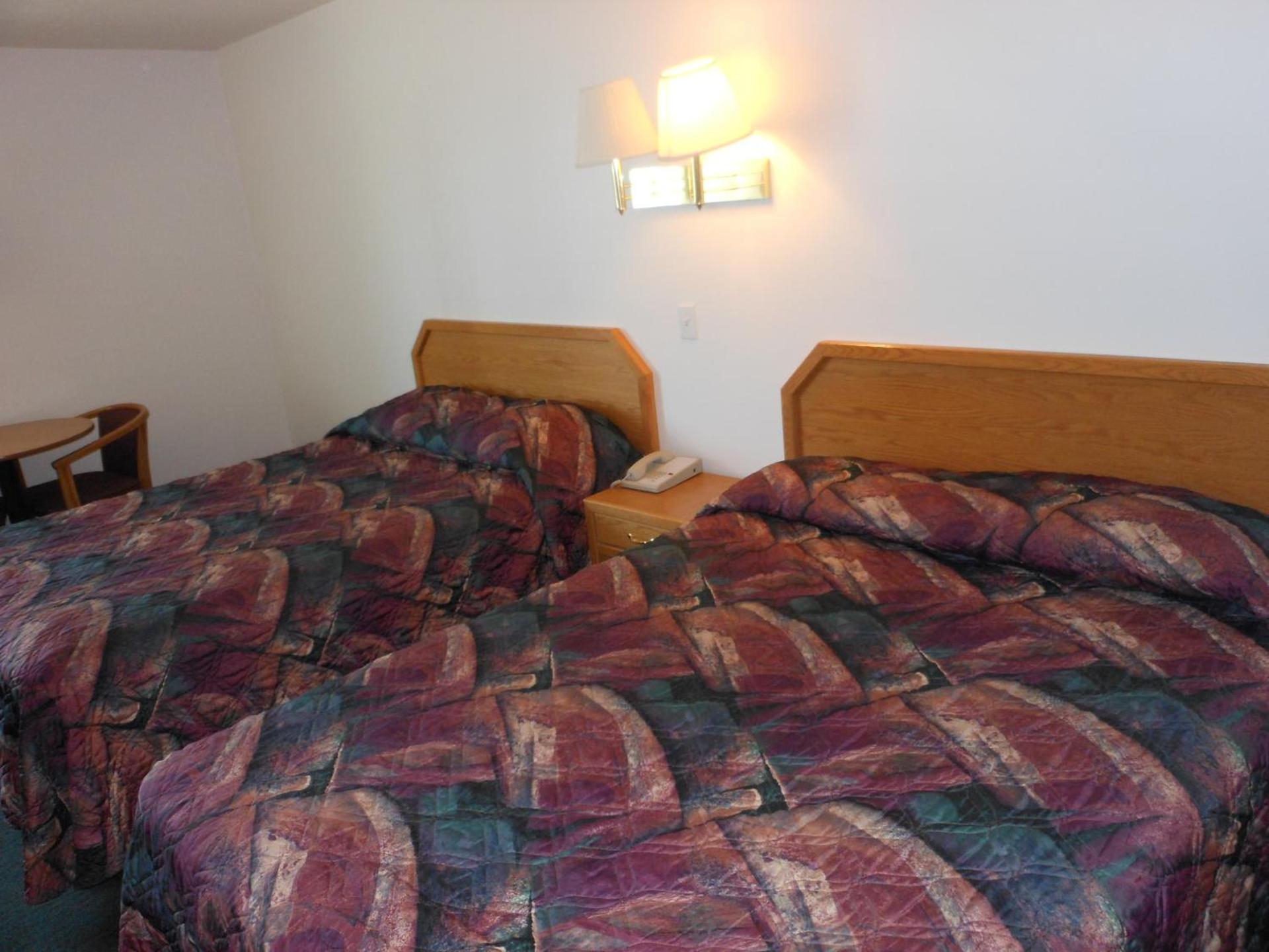 Economy Inn & Suites photo 19