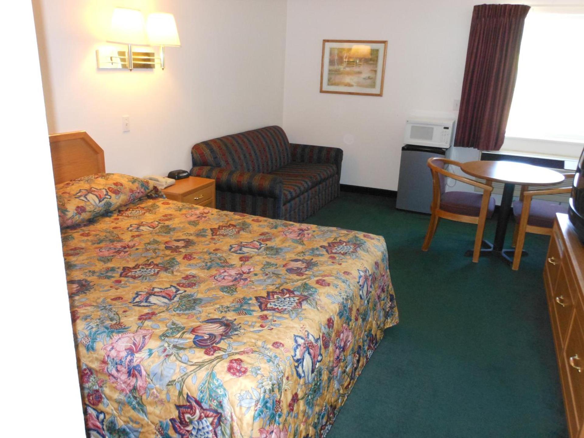 Economy Inn & Suites photo 21