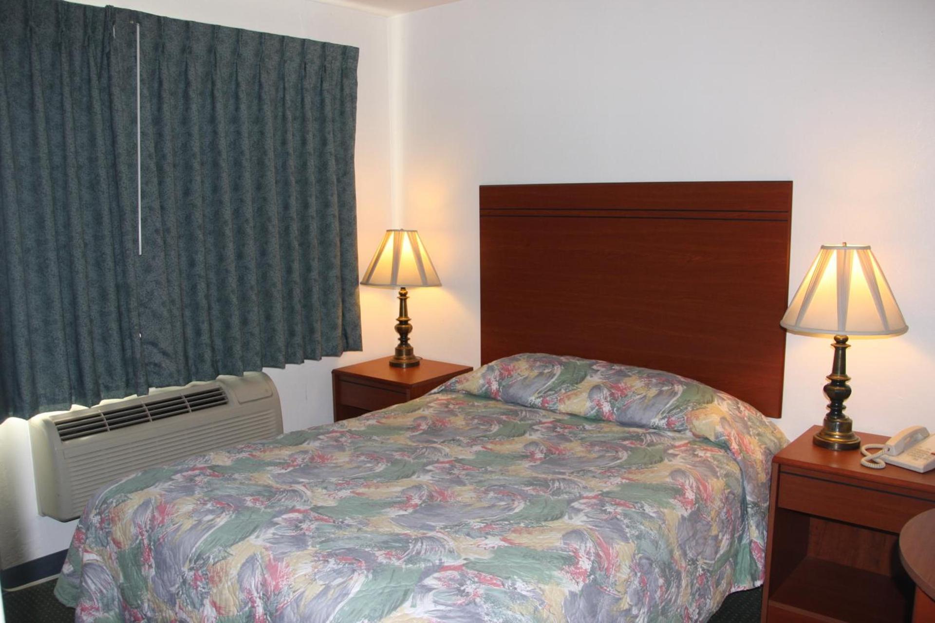 Redwood Inn photo 18