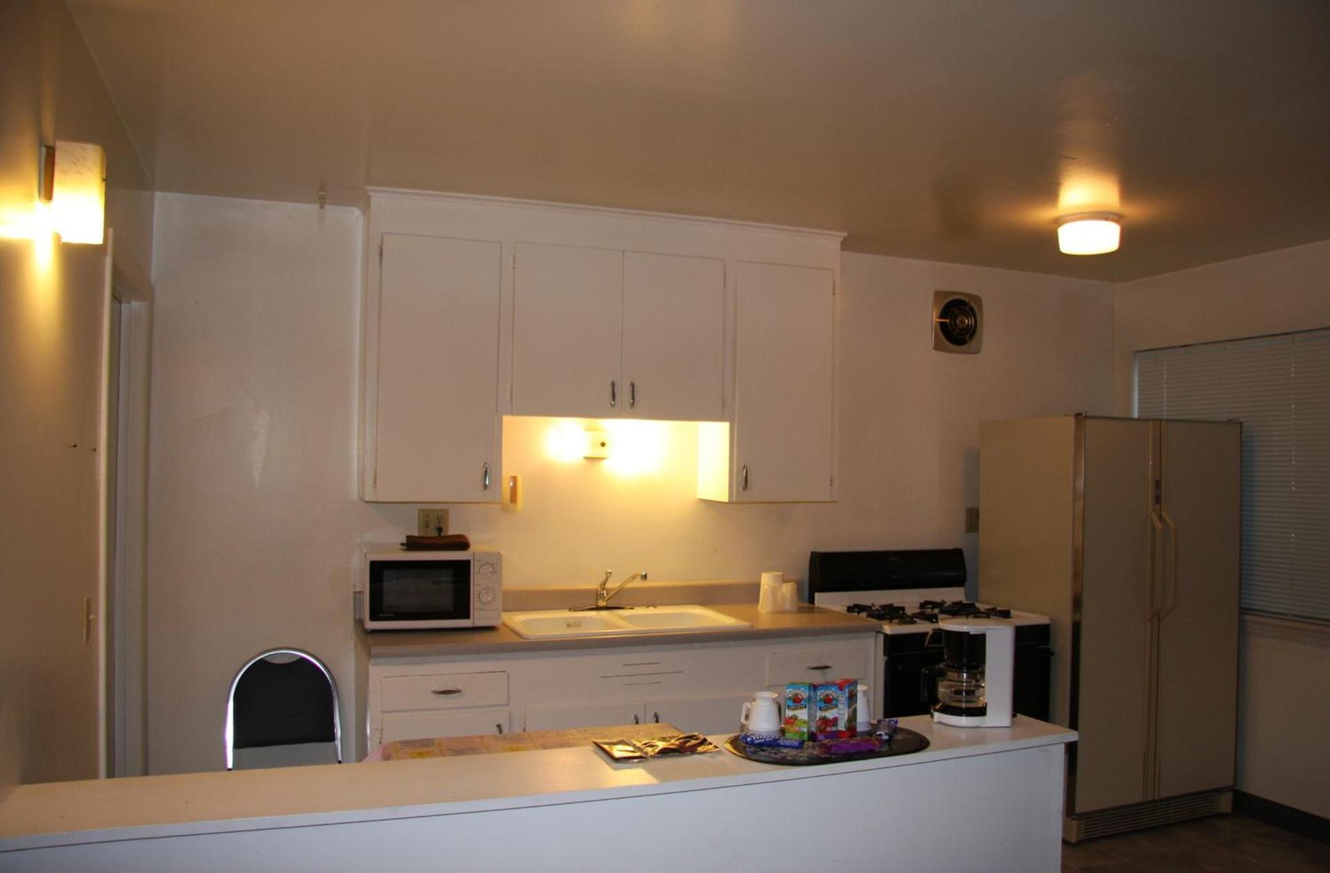 Redwood Inn photo 26