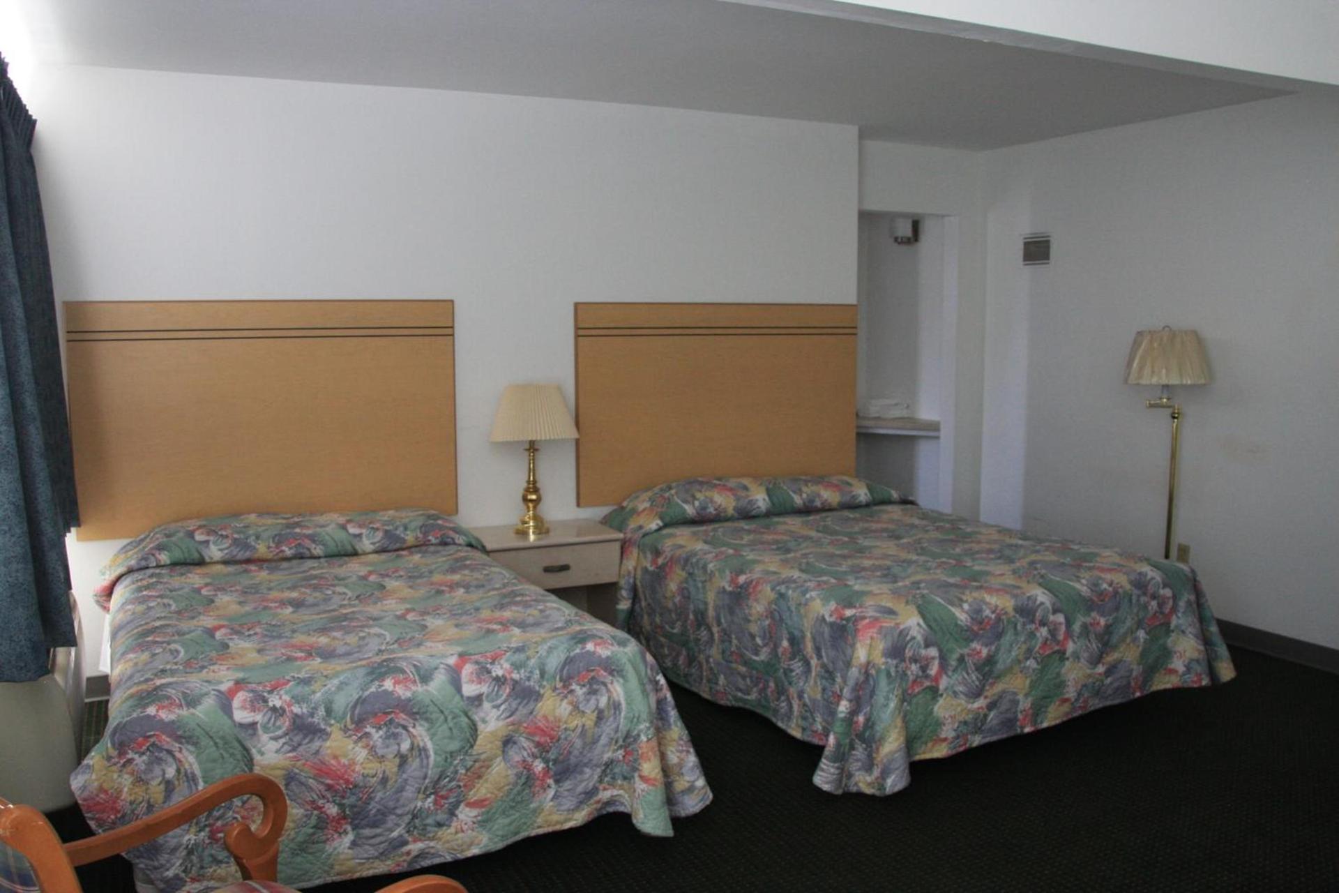 Redwood Inn photo 34