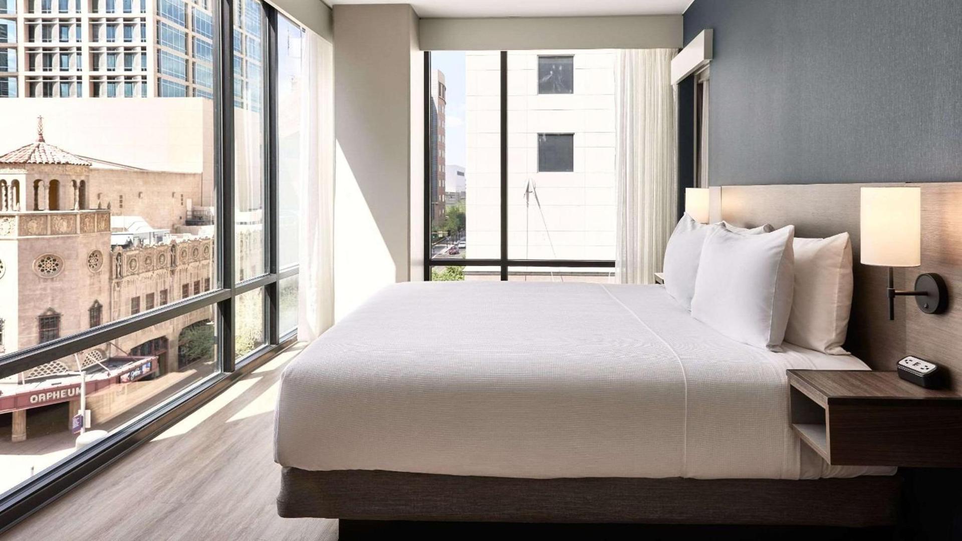 Hyatt Place Phoenix/Downtown photo 12