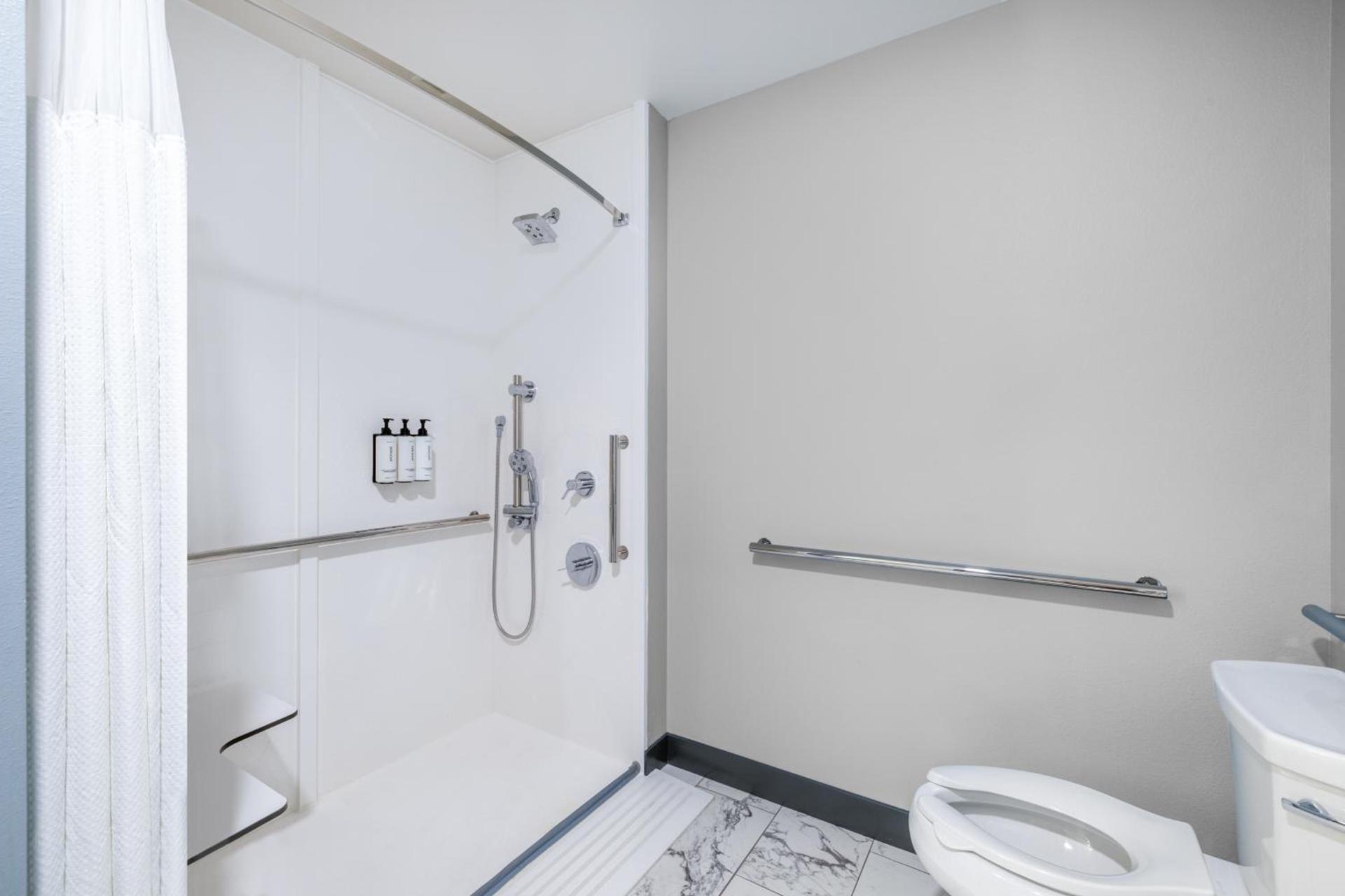 Crowne Plaza - Kearney by IHG photo 84