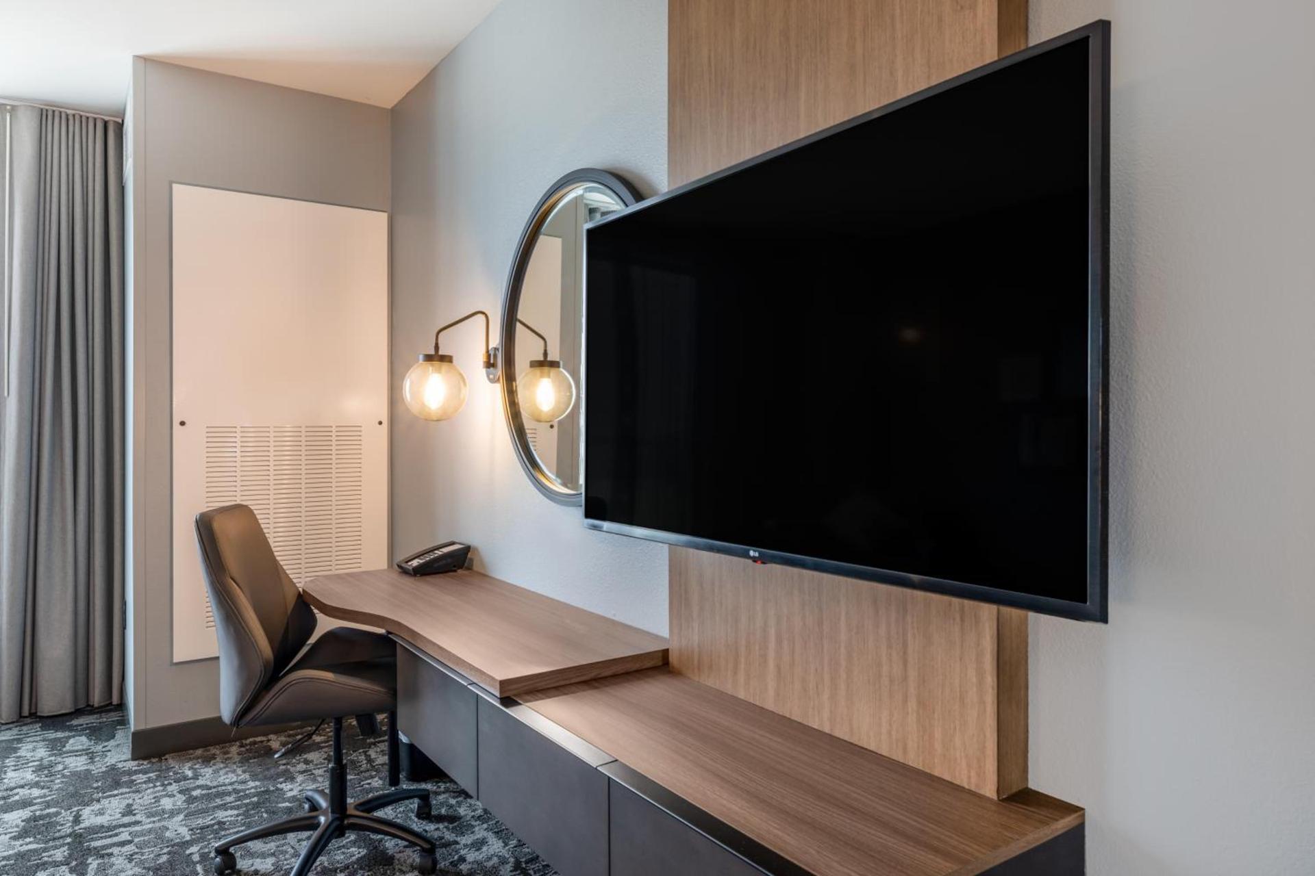 Crowne Plaza - Kearney by IHG photo 79