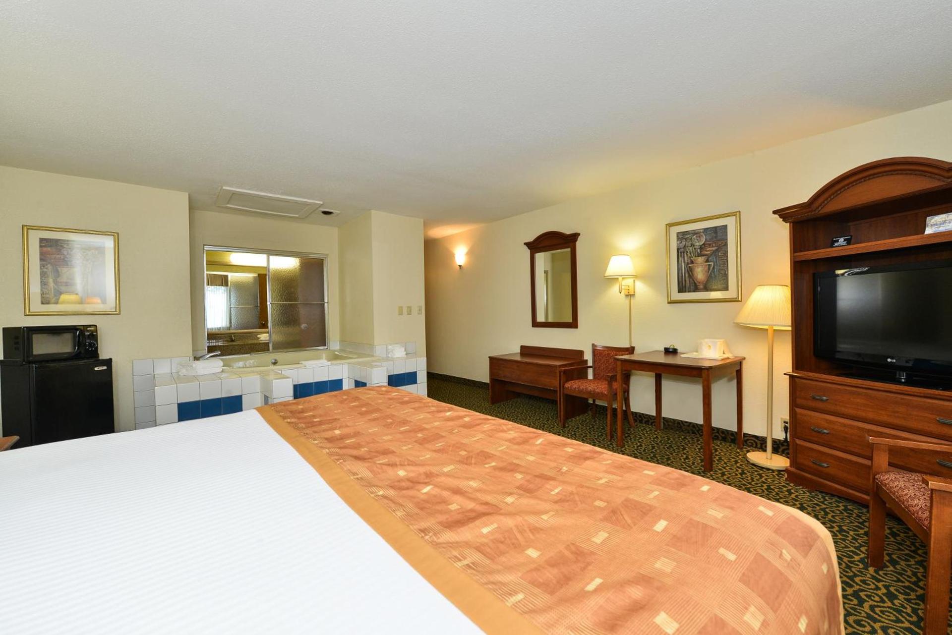 Deluxe Inn Wytheville photo 11