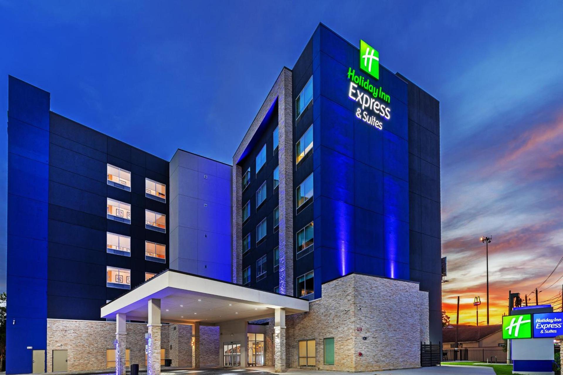 Holiday Inn Express & Suites - Houston - Downtown North by IHG photo 1