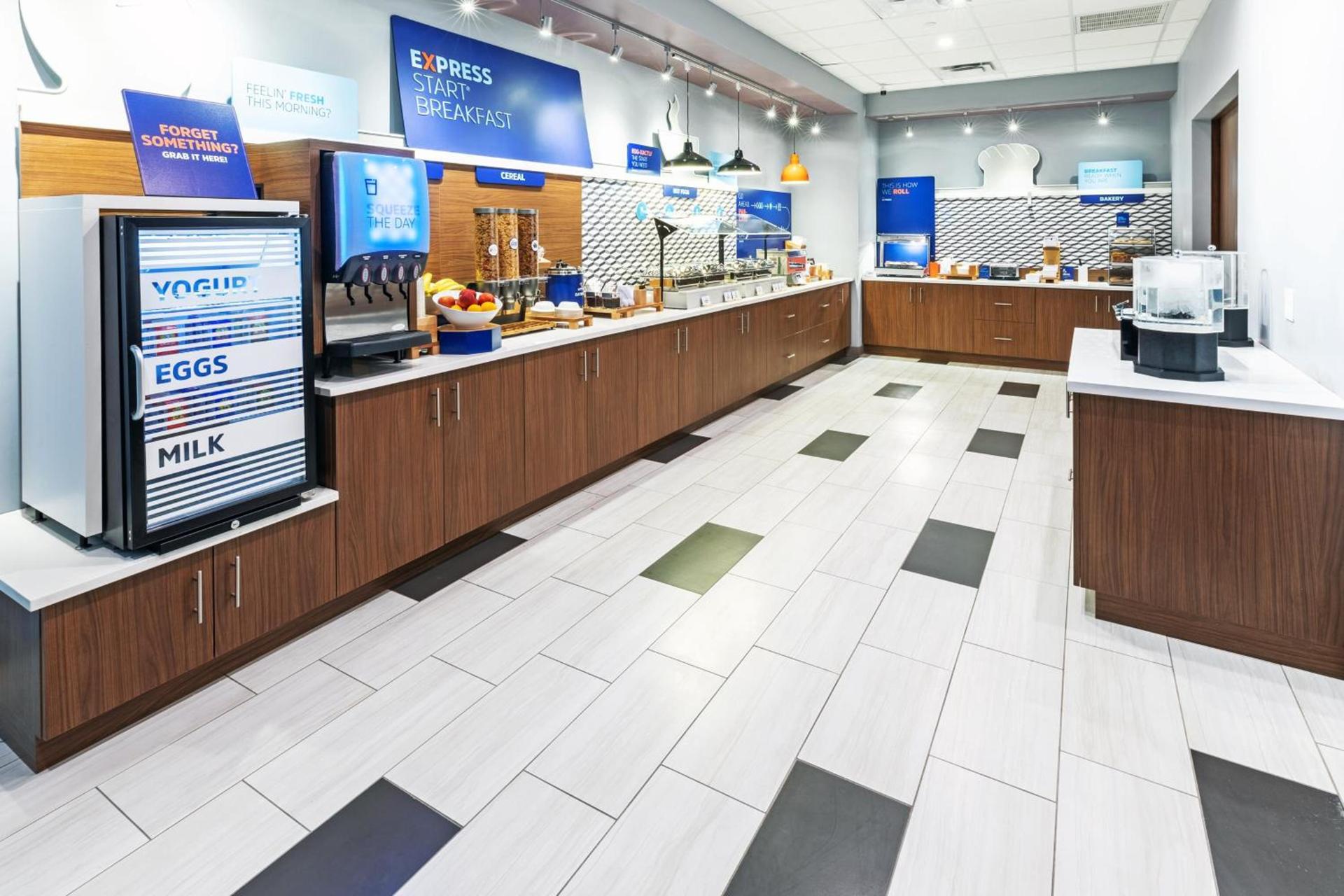 Holiday Inn Express & Suites - Houston - Downtown North by IHG photo 16