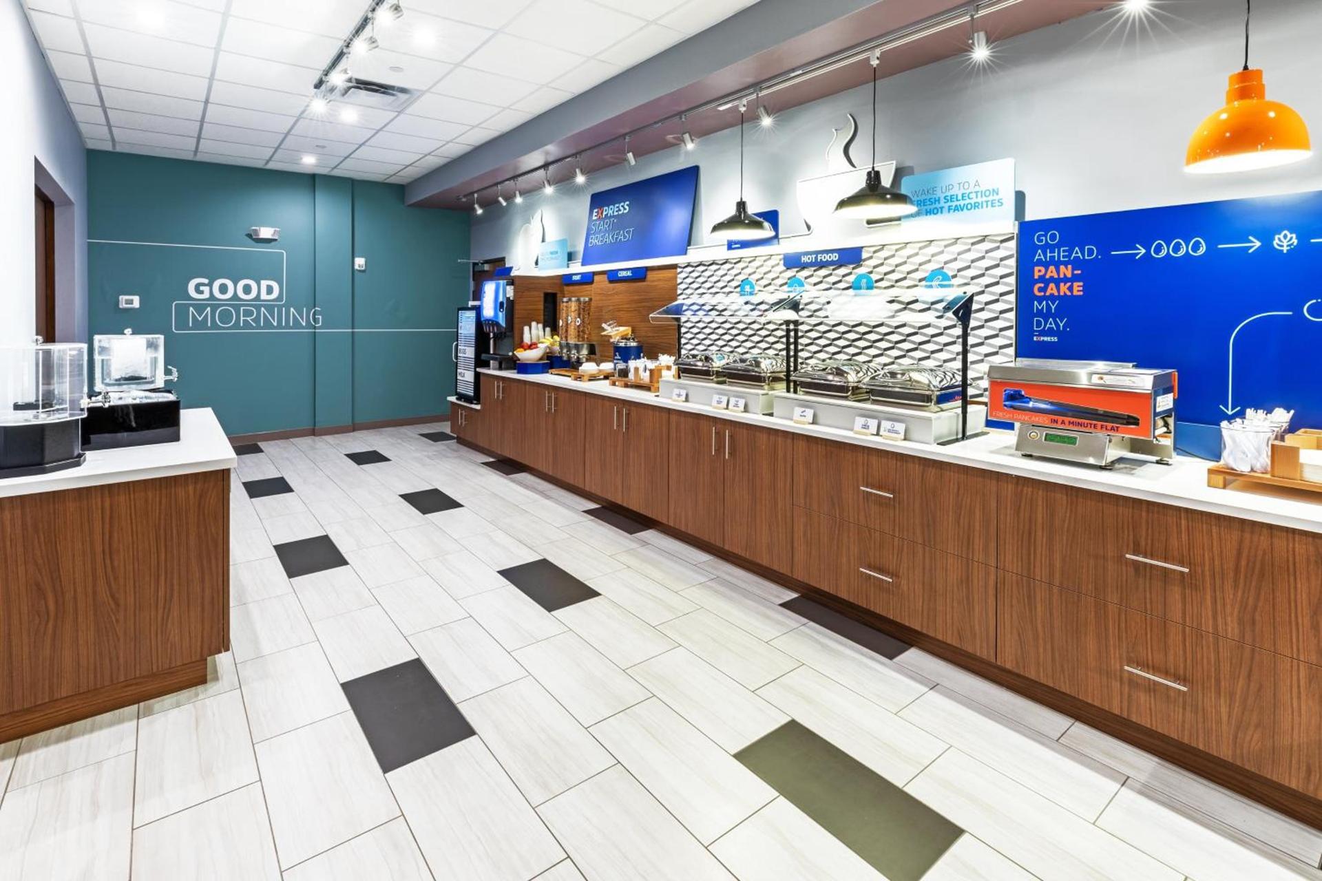 Holiday Inn Express & Suites - Houston - Downtown North by IHG photo 13