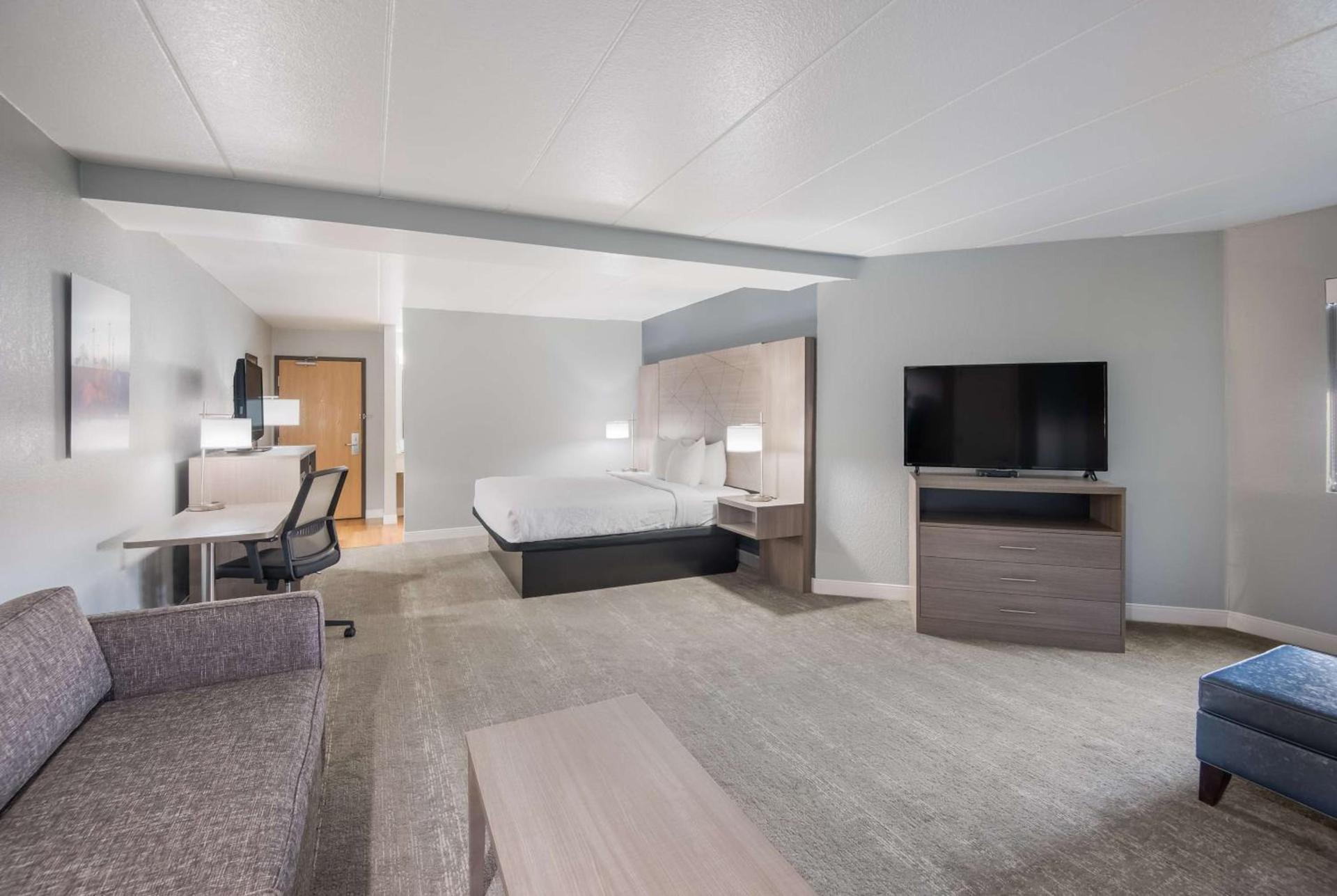 Best Western Fort Wayne I-69 North photo 13