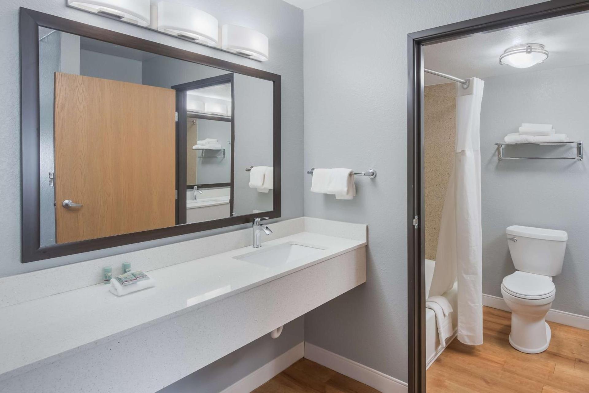 Best Western Fort Wayne I-69 North photo 41