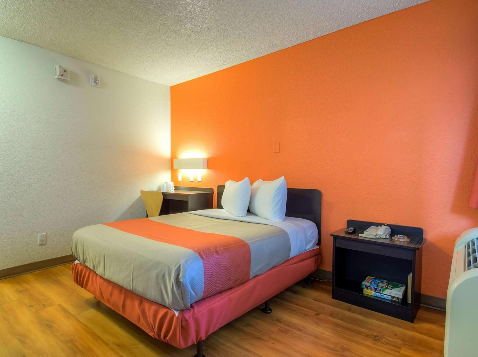 Studio 6 Suites Las Vegas, NV - Tropicana photo 12