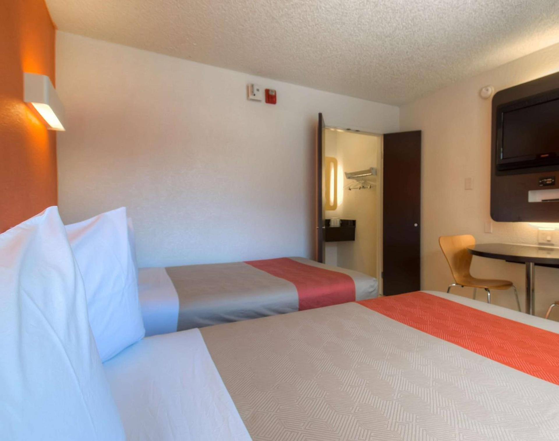 Studio 6 Suites Las Vegas, NV - Tropicana photo 14