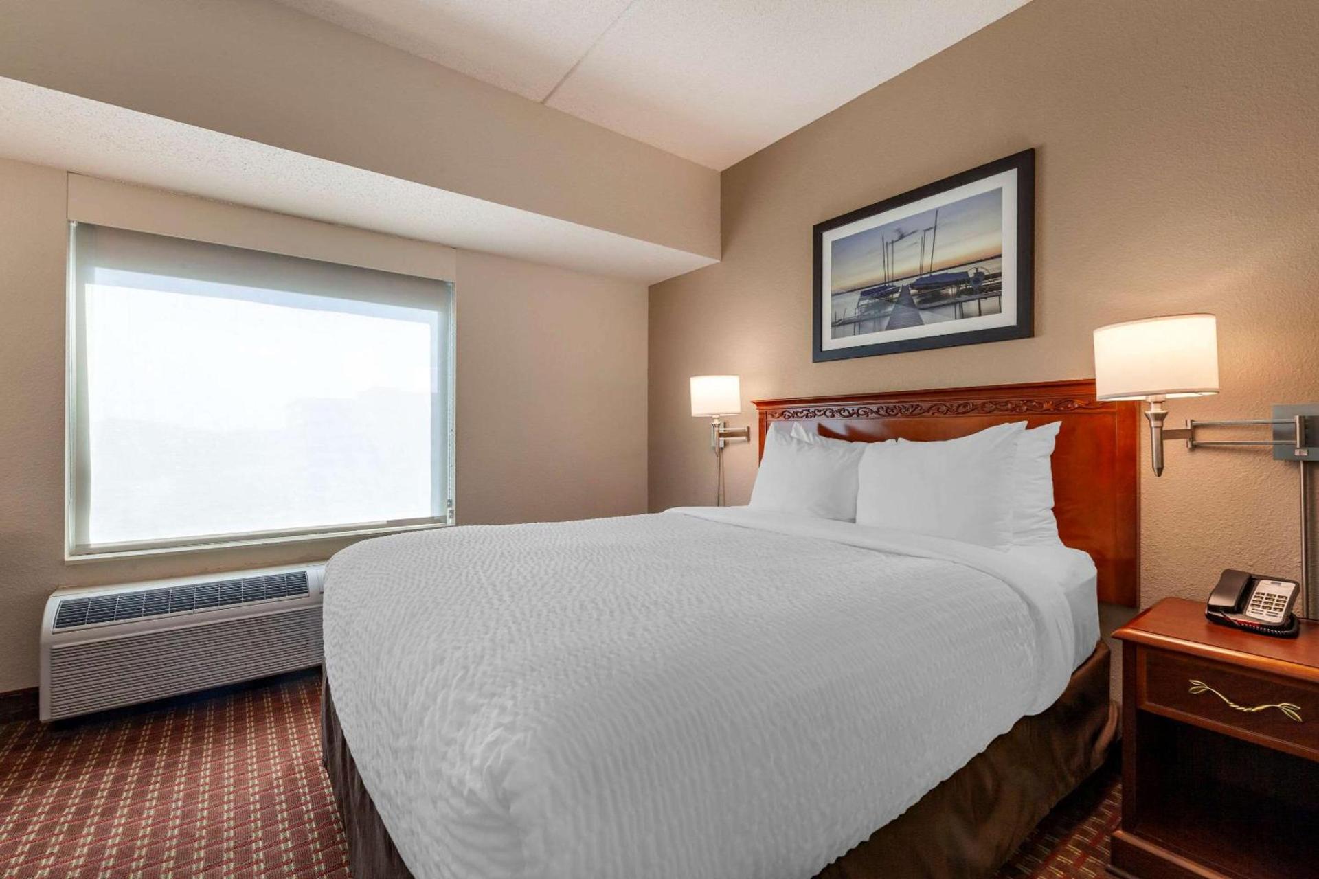 Clarion Suites at the Alliant Energy Center photo 52