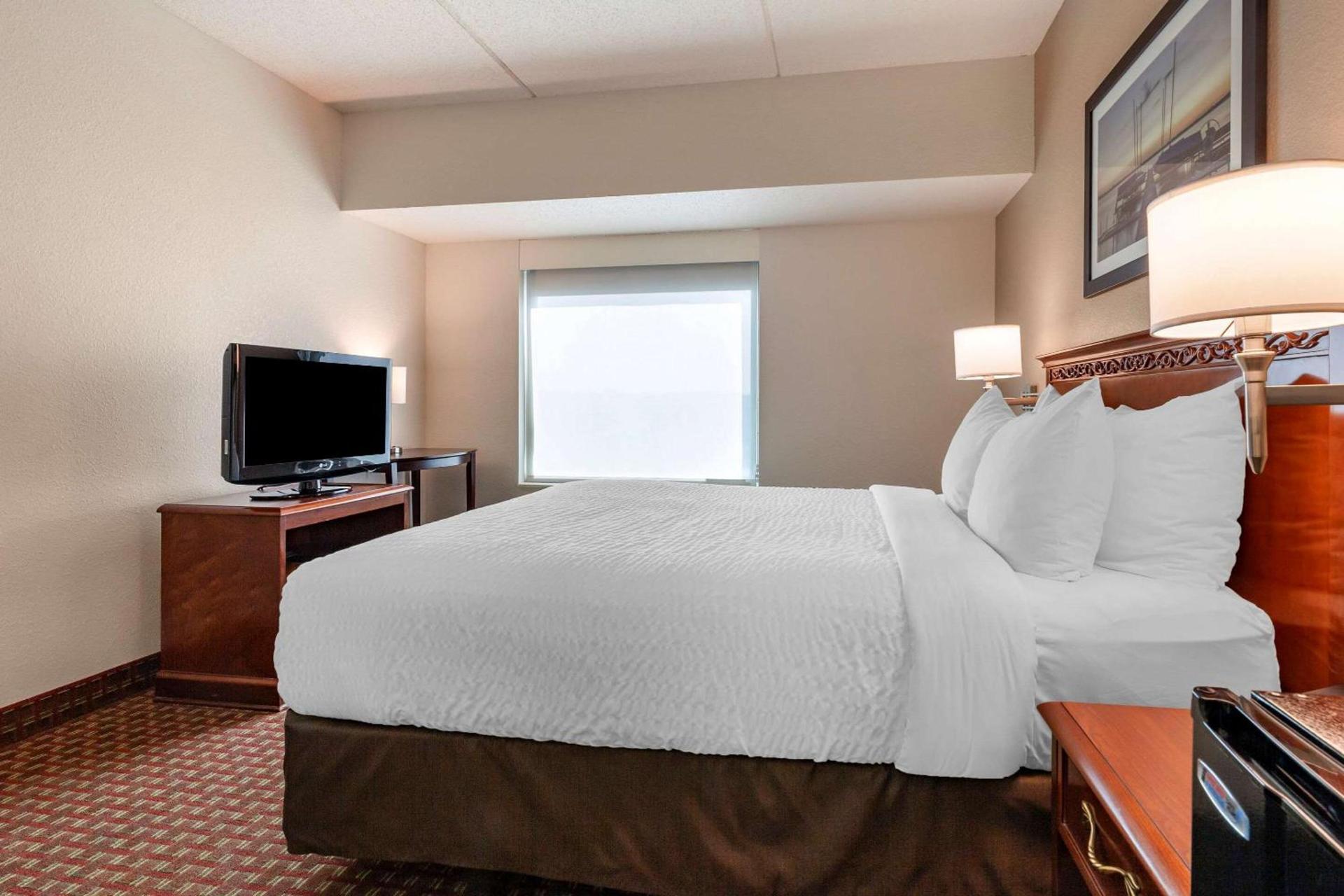 Clarion Suites at the Alliant Energy Center photo 54