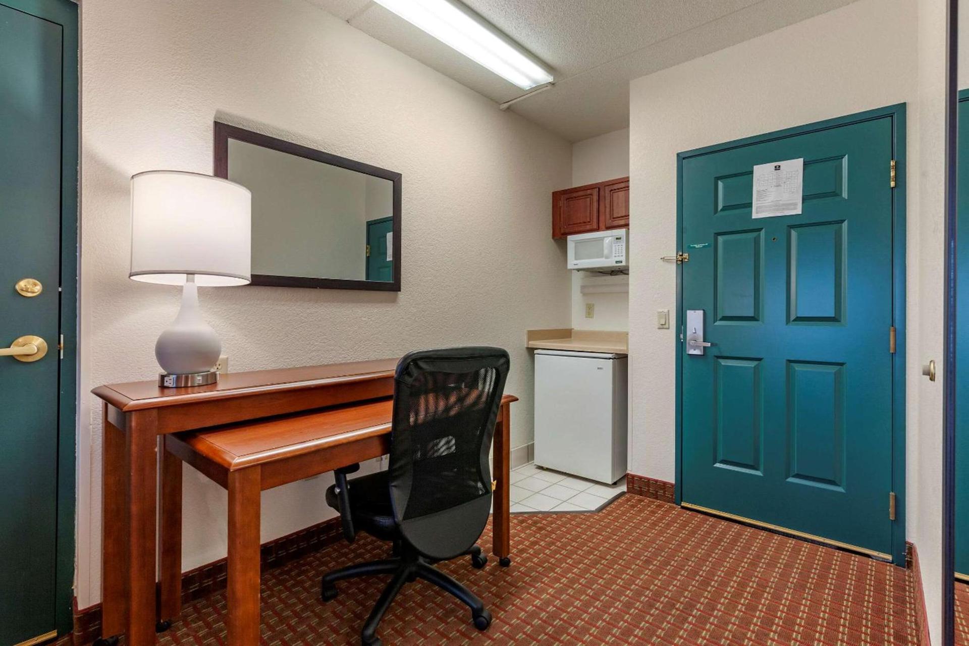 Clarion Suites at the Alliant Energy Center photo 57