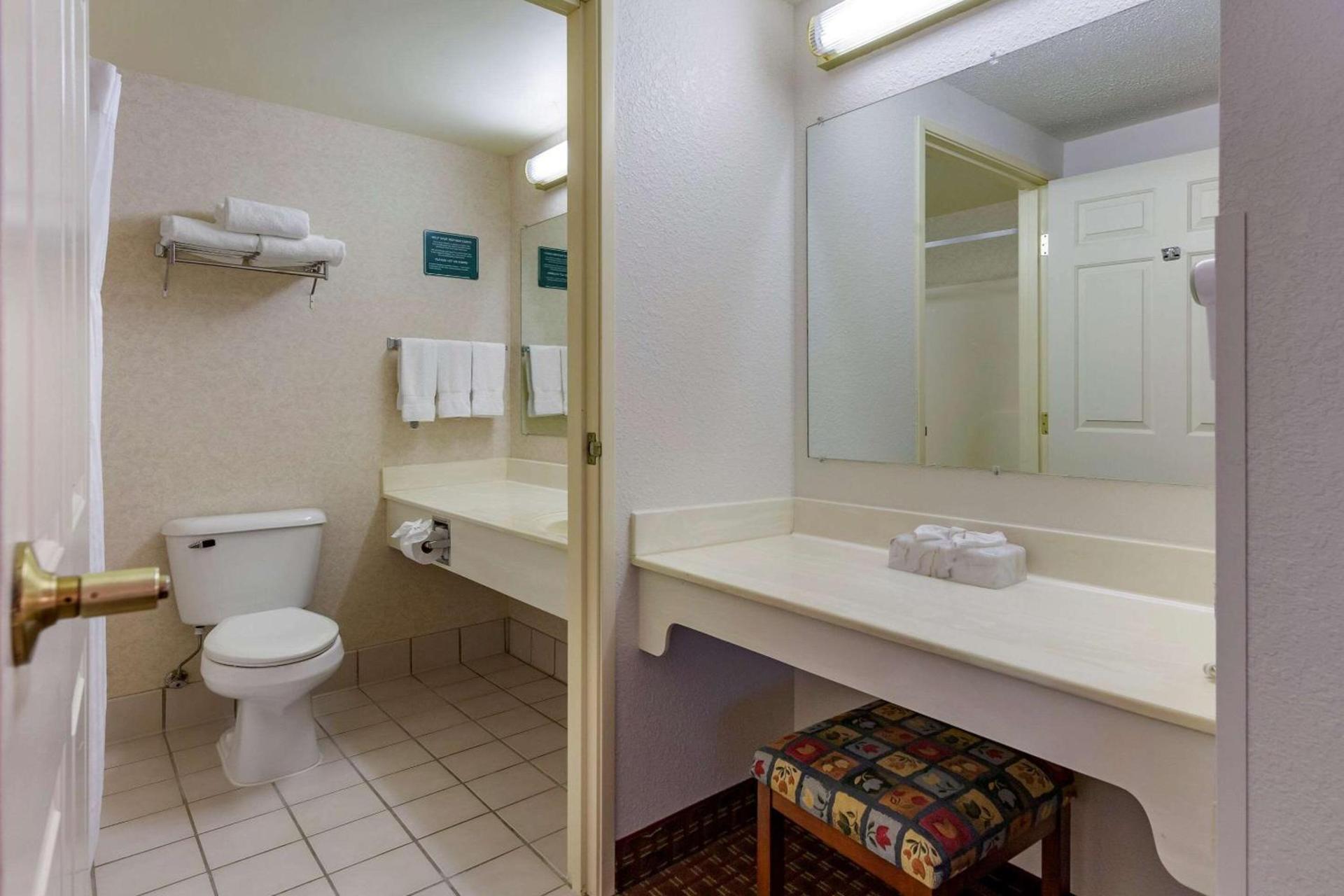 Clarion Suites at the Alliant Energy Center photo 20