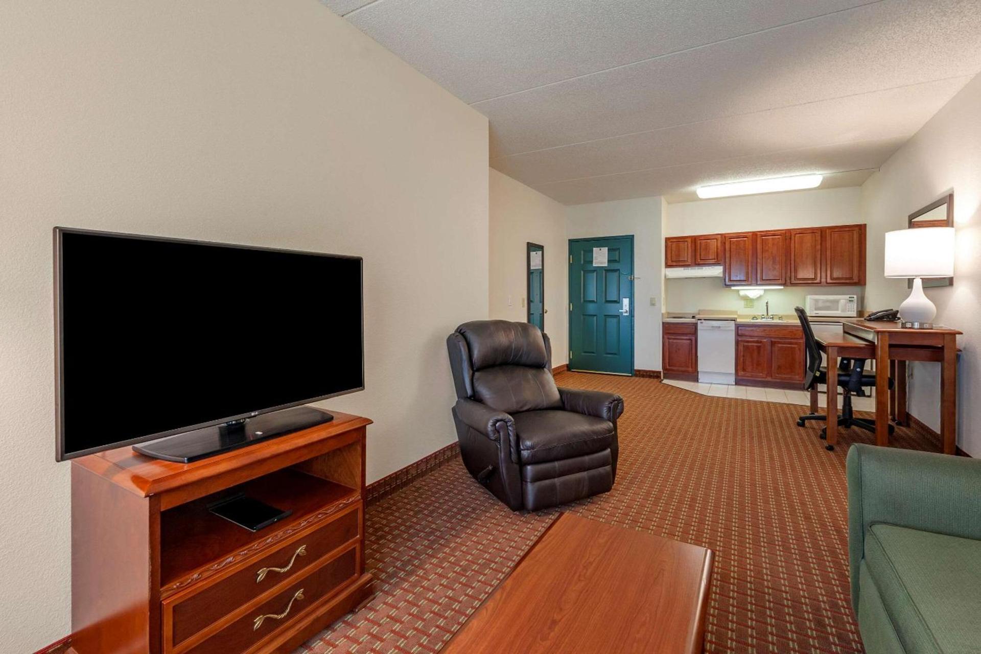 Clarion Suites at the Alliant Energy Center photo 24