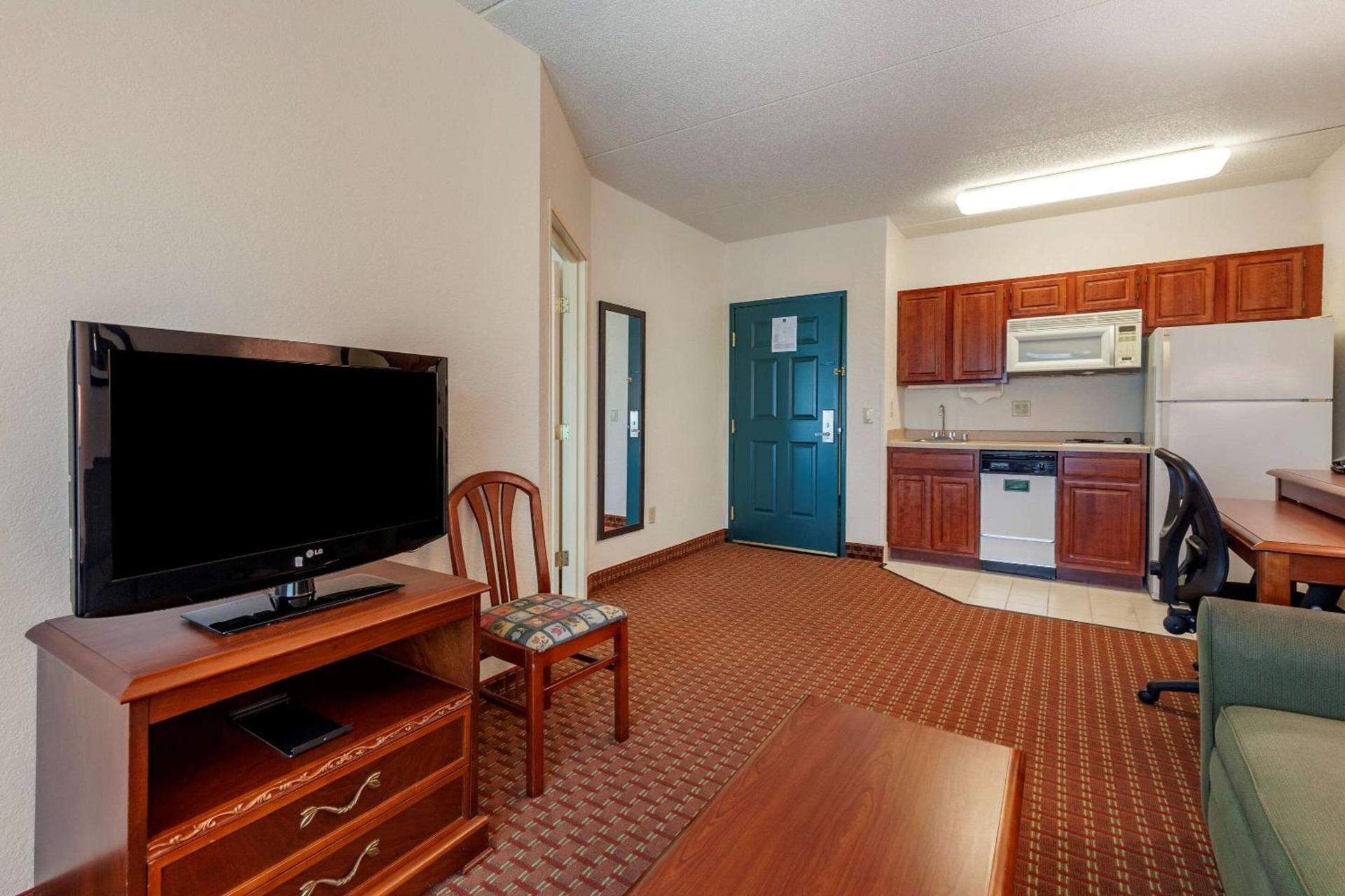 Clarion Suites at the Alliant Energy Center photo 31