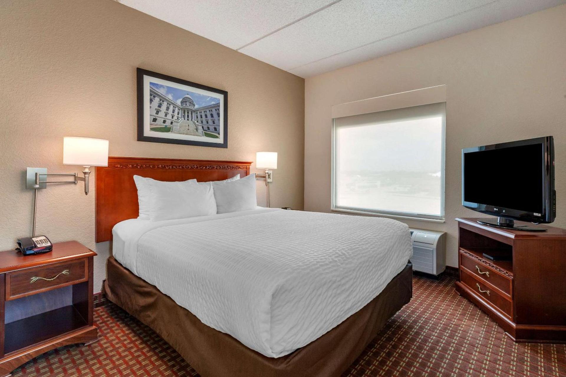 Clarion Suites at the Alliant Energy Center photo 33