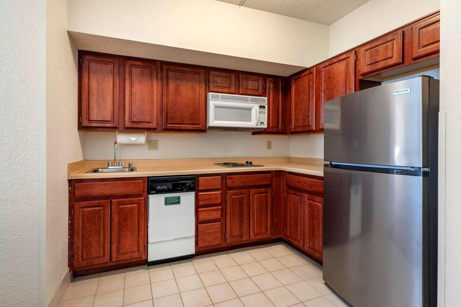 Clarion Suites at the Alliant Energy Center photo 35