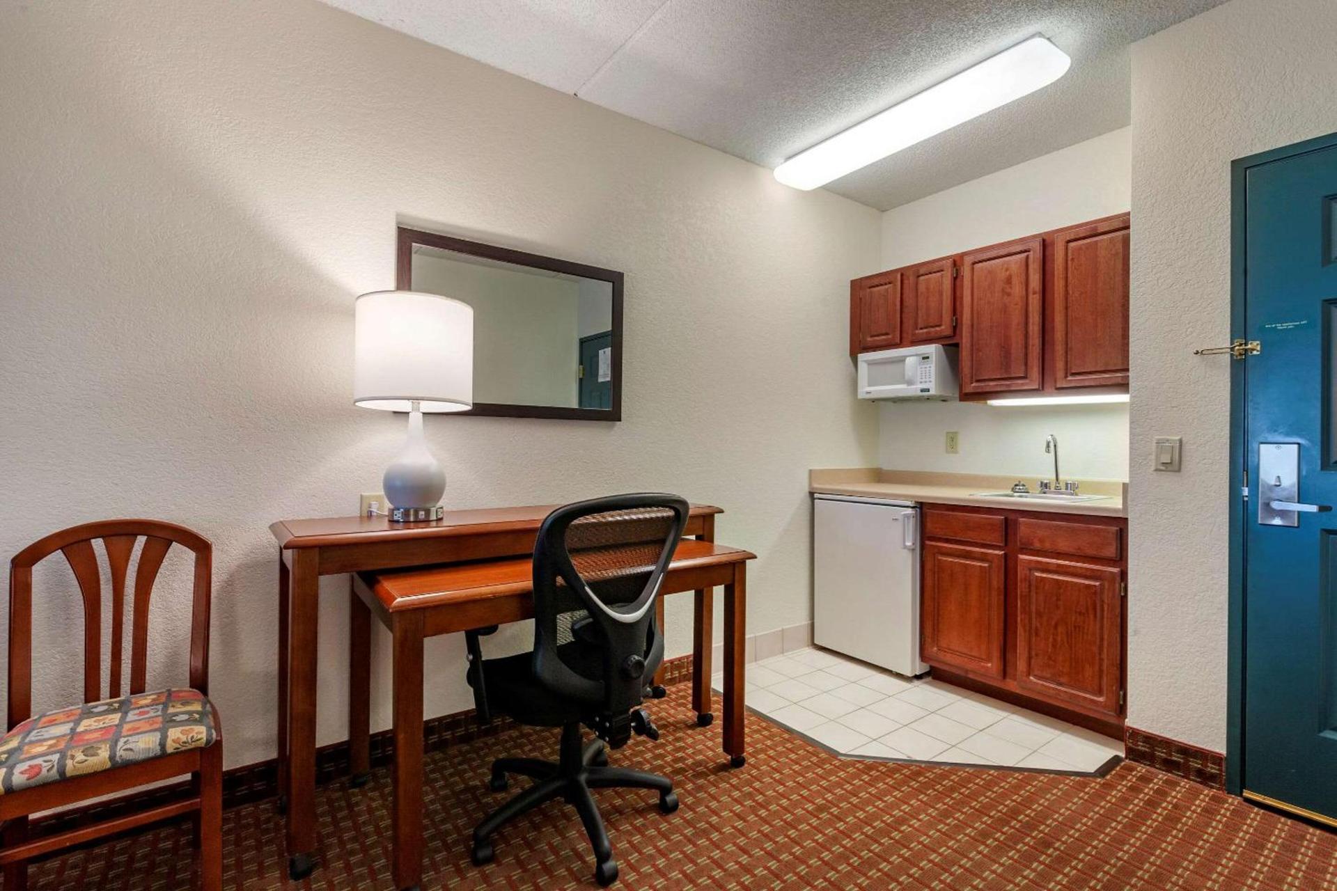 Clarion Suites at the Alliant Energy Center photo 38