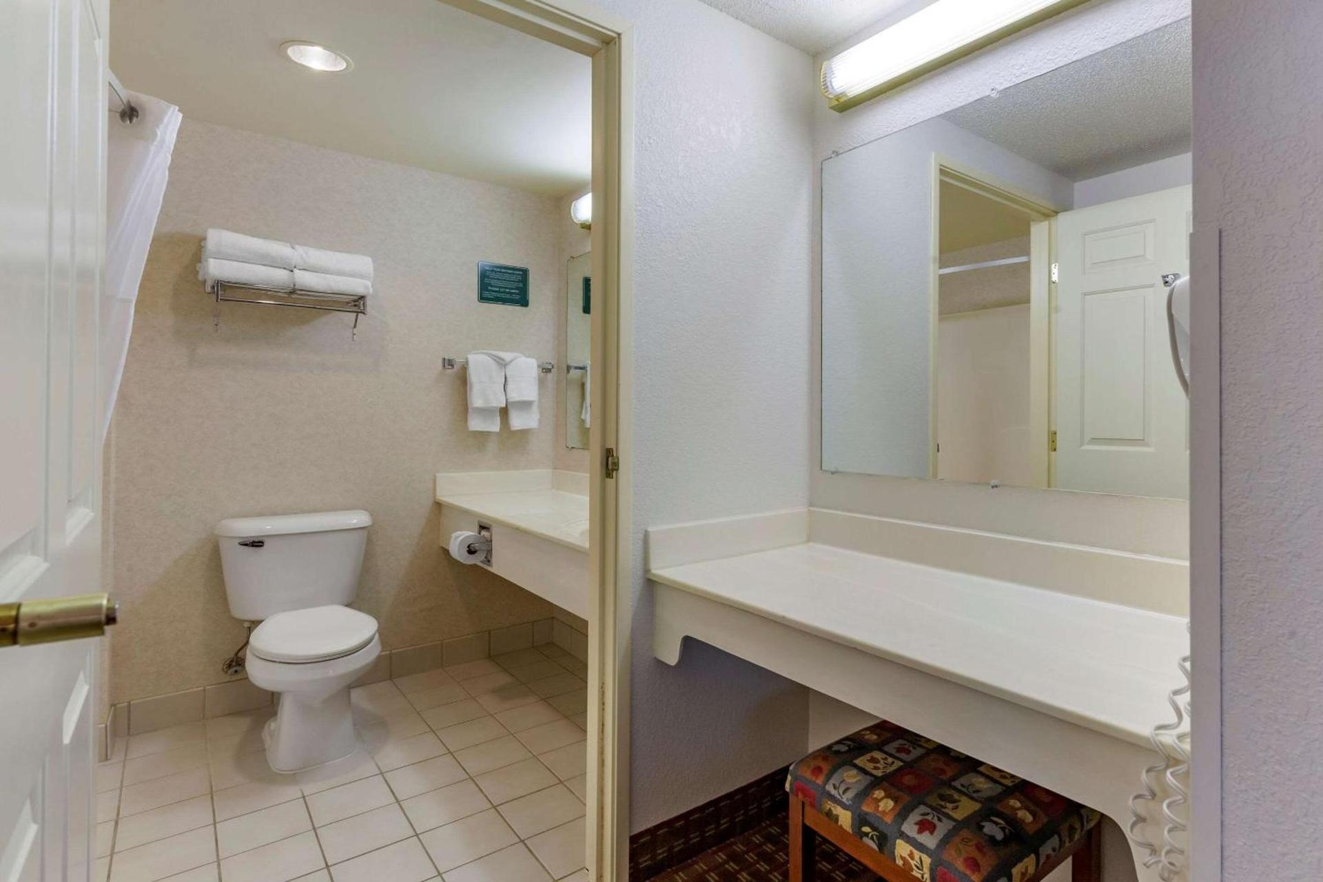Clarion Suites at the Alliant Energy Center photo 39