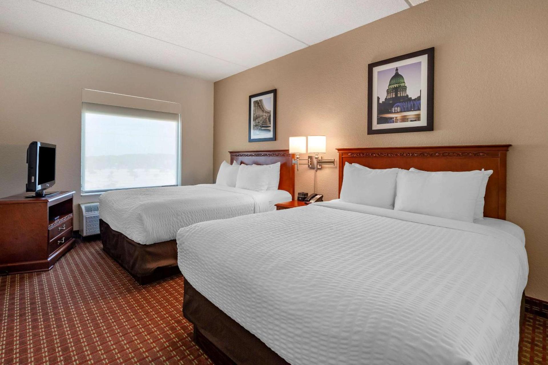 Clarion Suites at the Alliant Energy Center photo 40