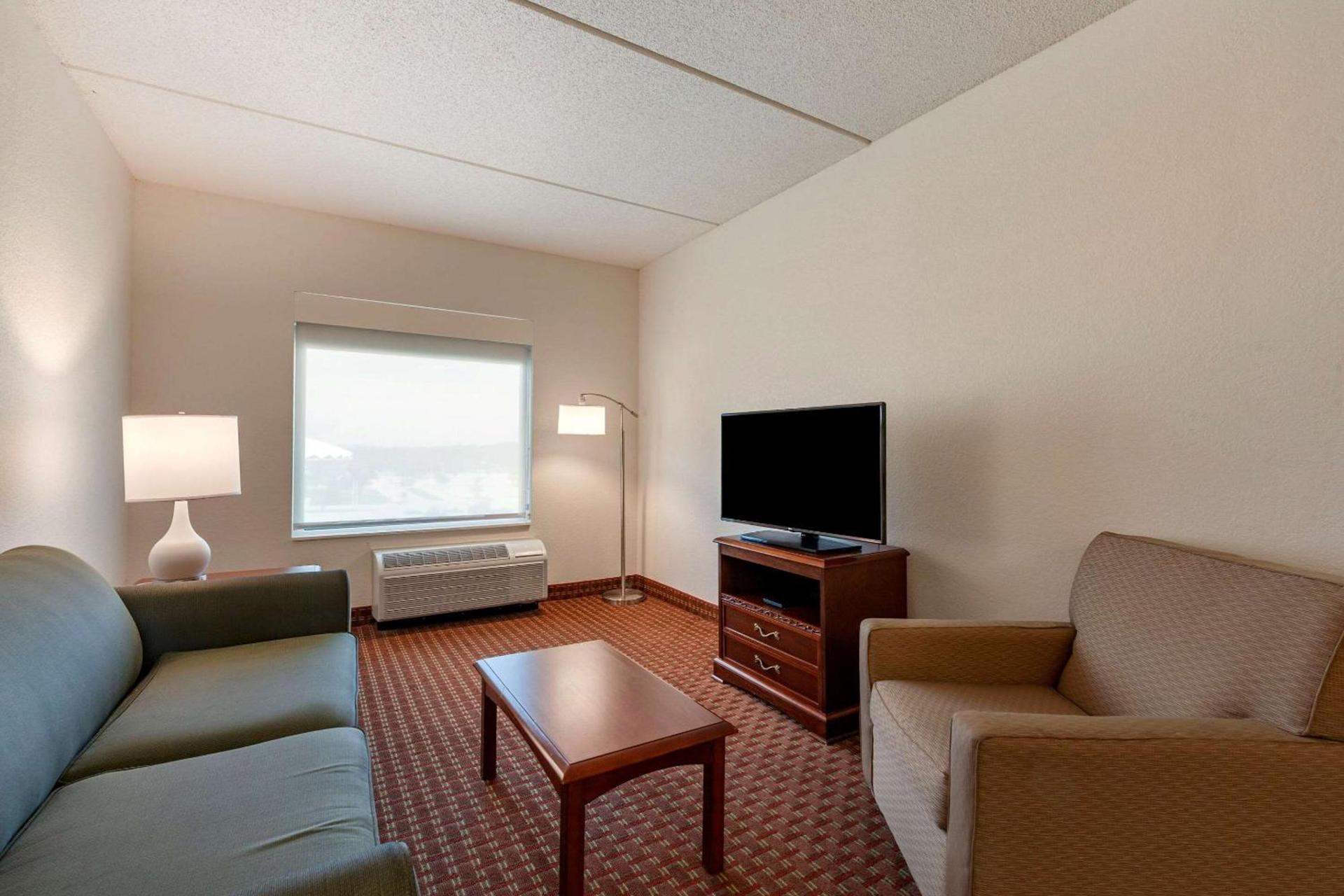 Clarion Suites at the Alliant Energy Center photo 42