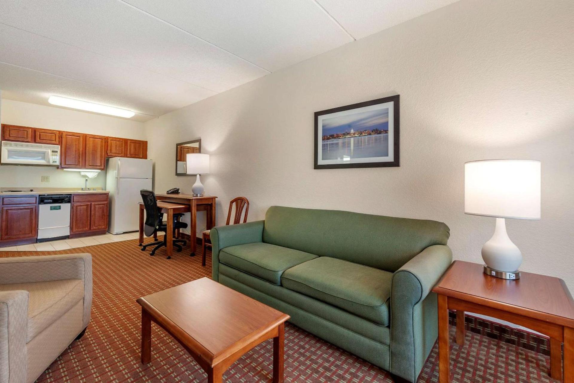 Clarion Suites at the Alliant Energy Center photo 41
