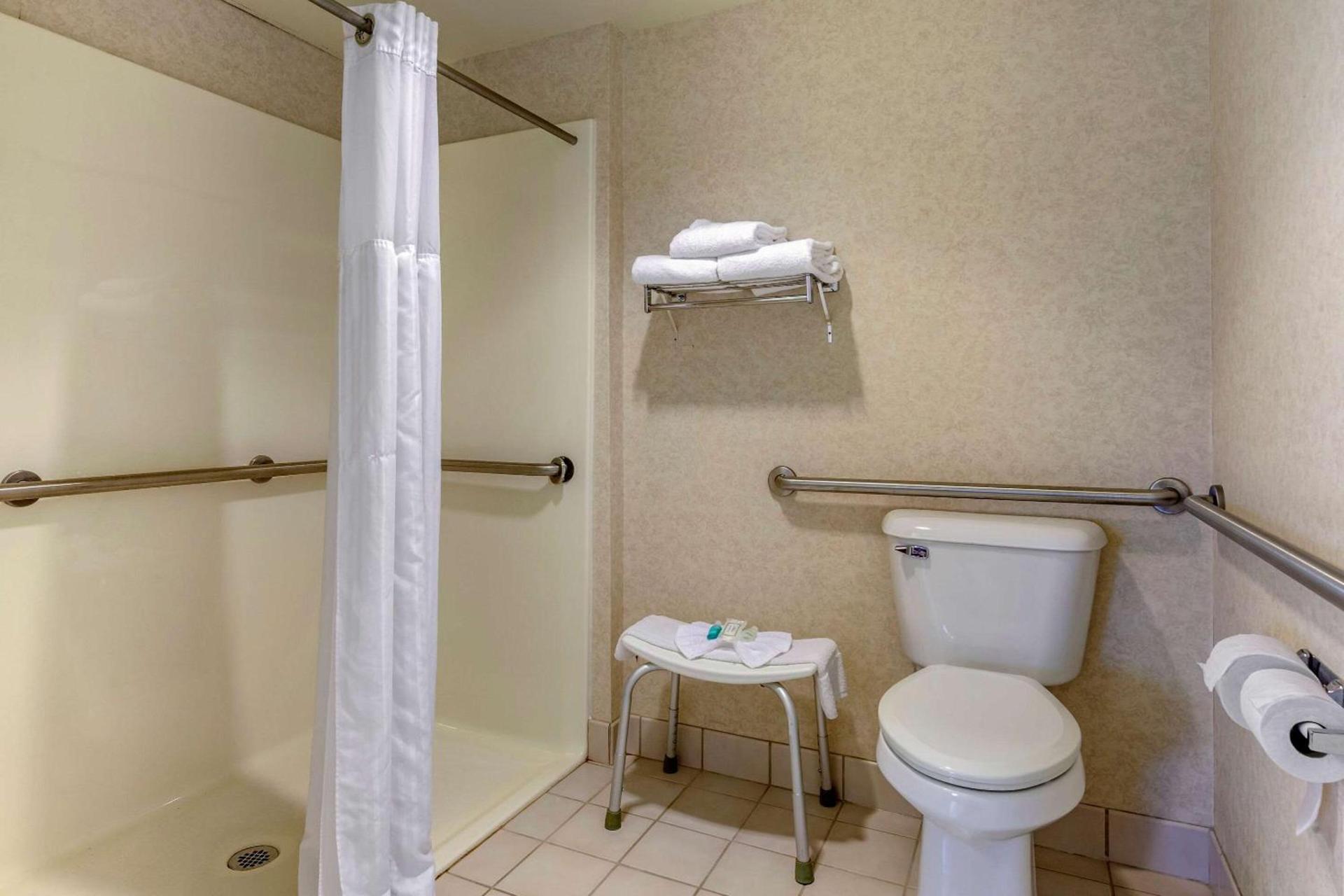Clarion Suites at the Alliant Energy Center photo 4
