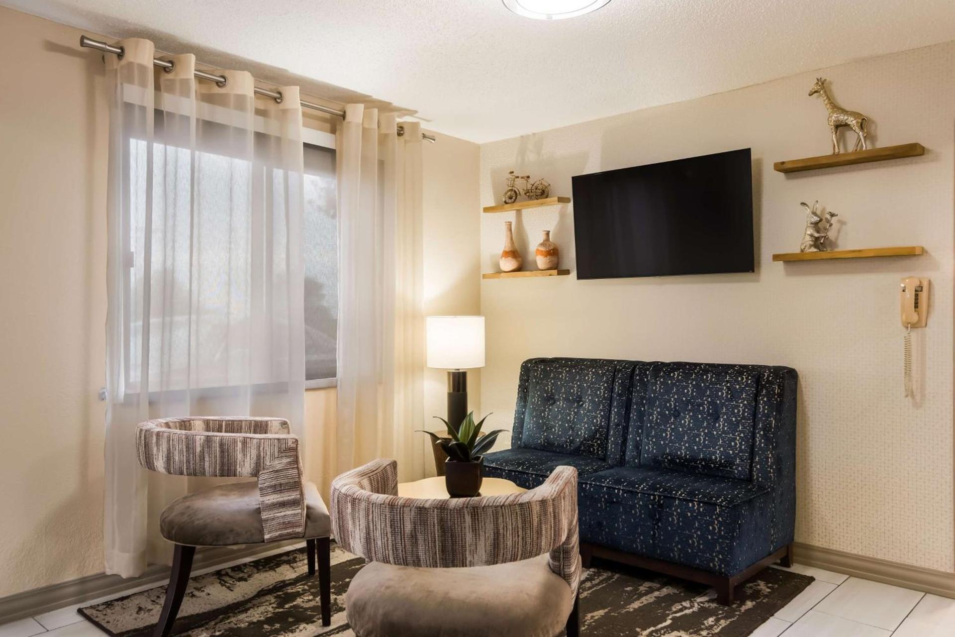 Best Western Mount Pleasant Inn photo 2
