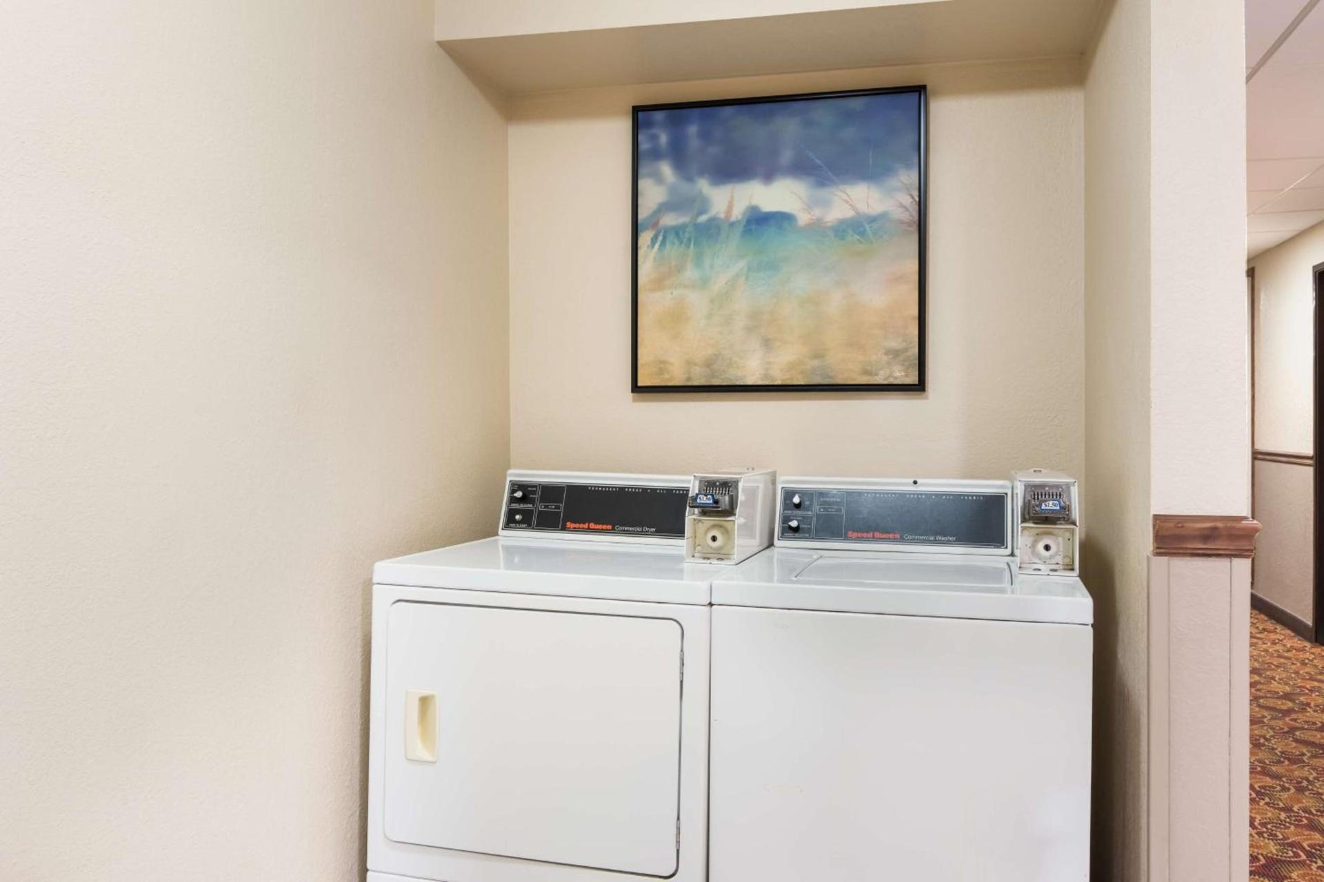 Best Western Mount Pleasant Inn photo 31