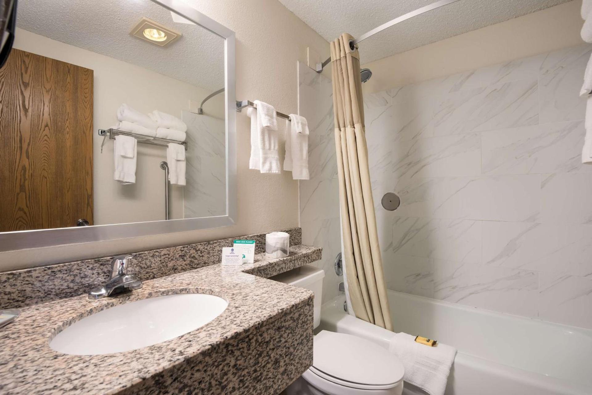 Best Western Mount Pleasant Inn photo 29