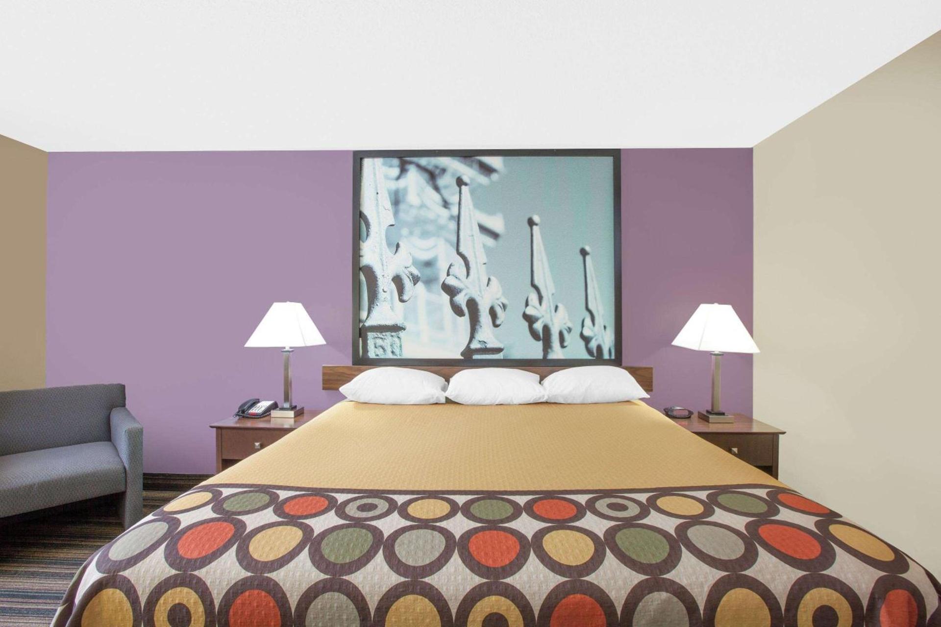 Super 8 by Wyndham Natchitoches photo 10