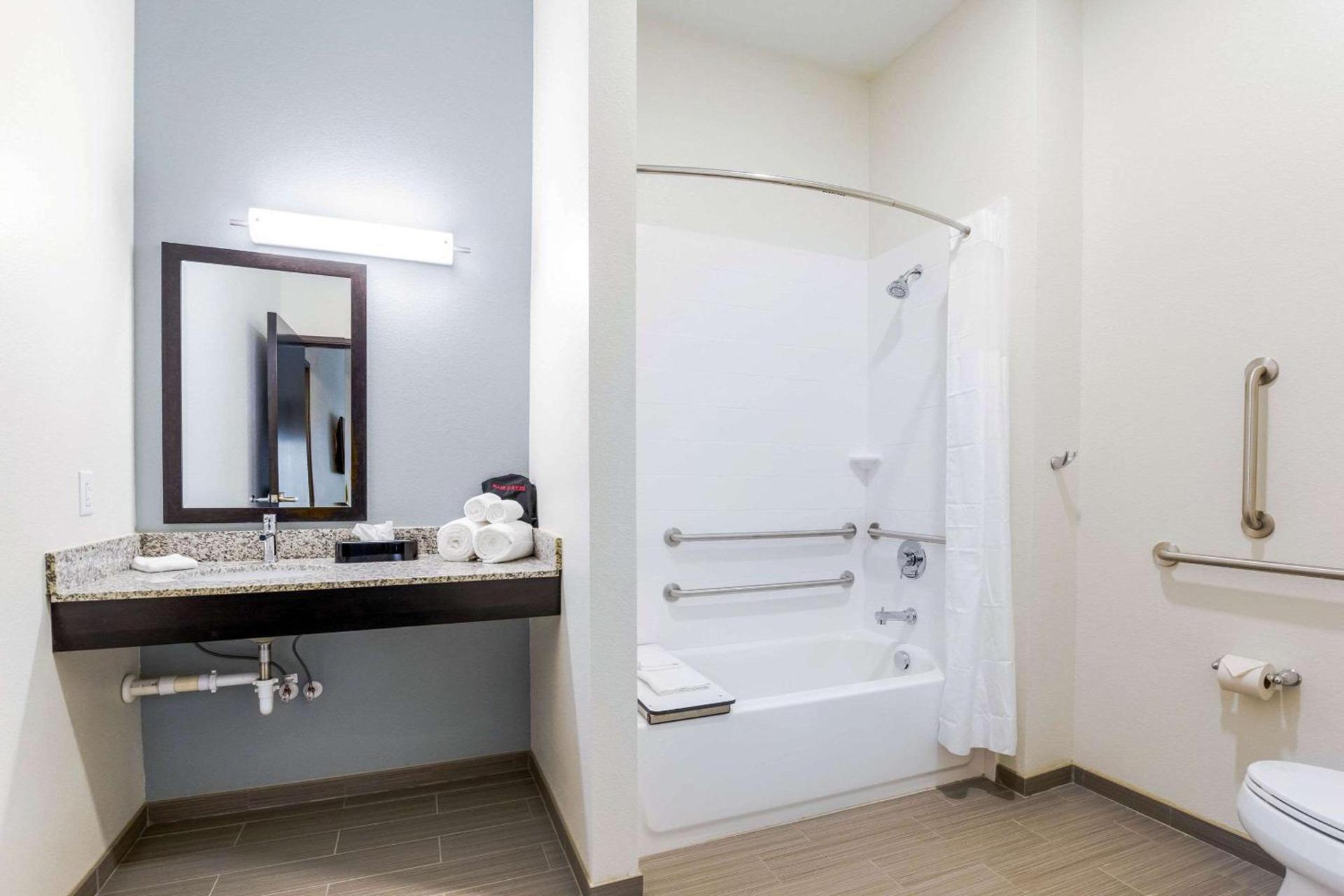MainStay Suites Winfield-Teays Valley photo 6