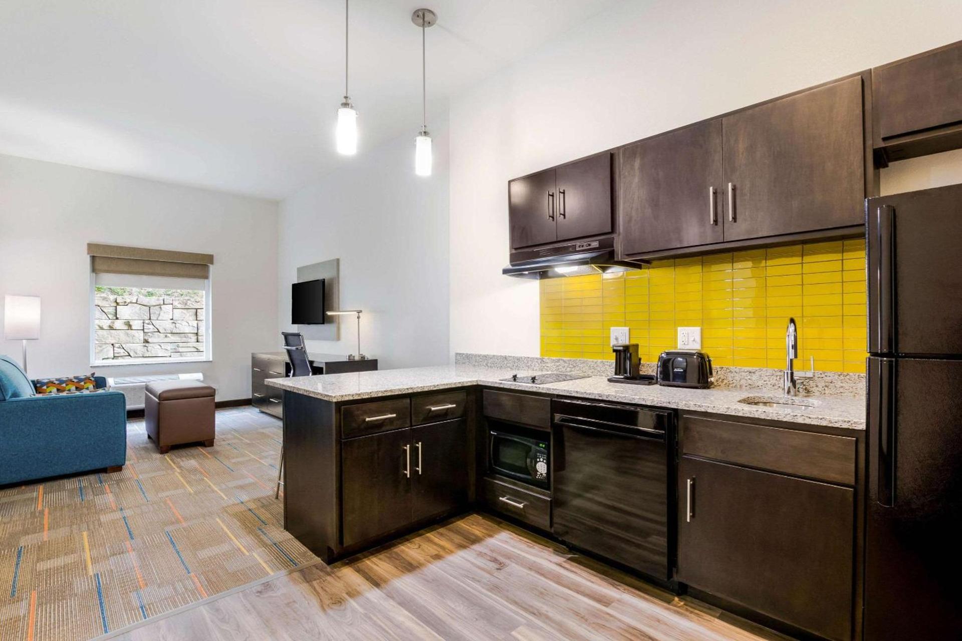 MainStay Suites Winfield-Teays Valley photo 9