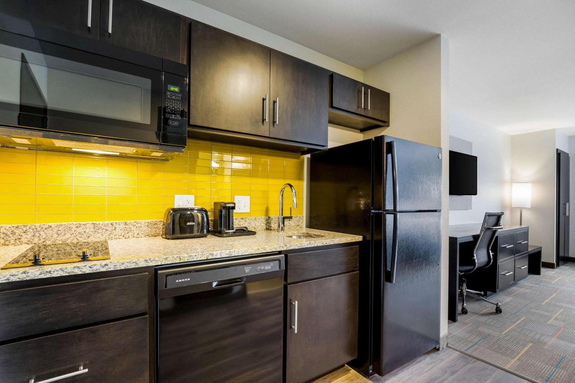 MainStay Suites Winfield-Teays Valley photo 13