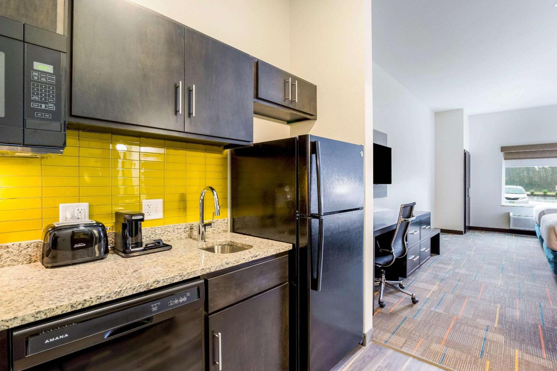 MainStay Suites Winfield-Teays Valley photo 24