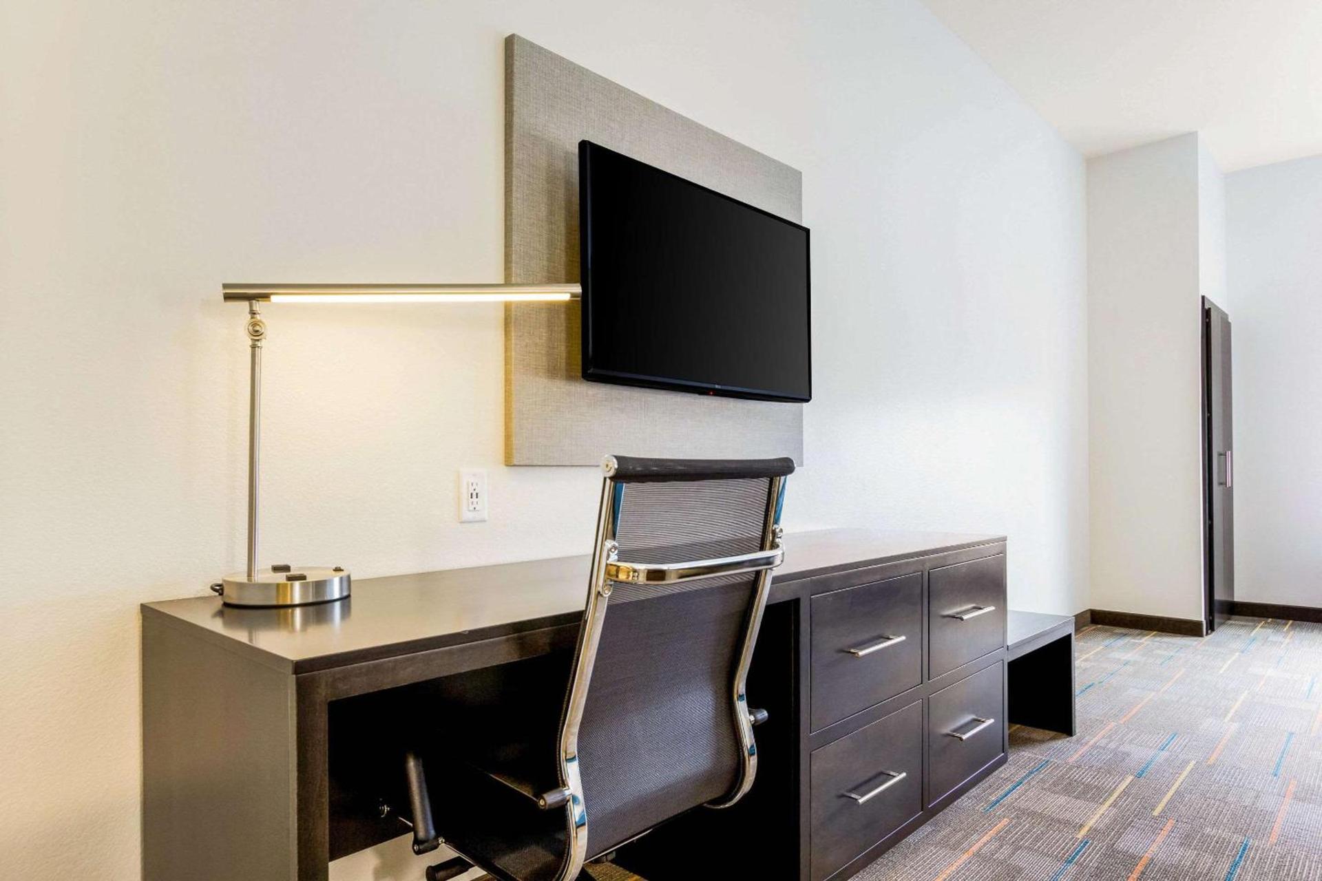 MainStay Suites Winfield-Teays Valley photo 25