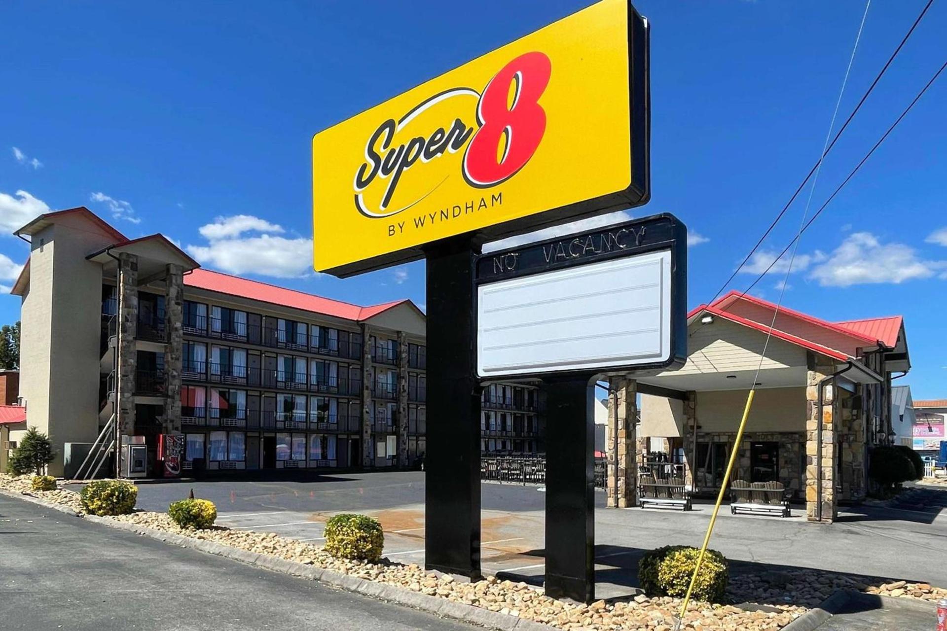 Super 8 by Wyndham Pigeon Forge Downtown photo 14