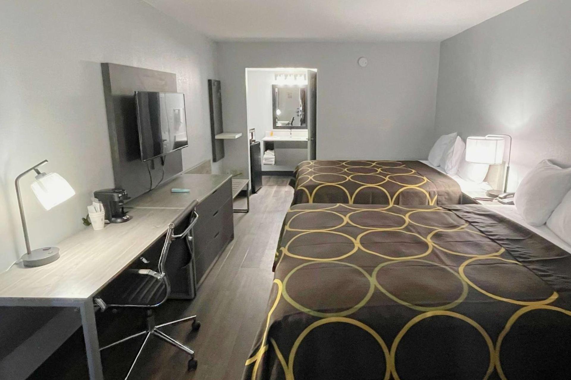 Super 8 by Wyndham Pigeon Forge Downtown photo 27