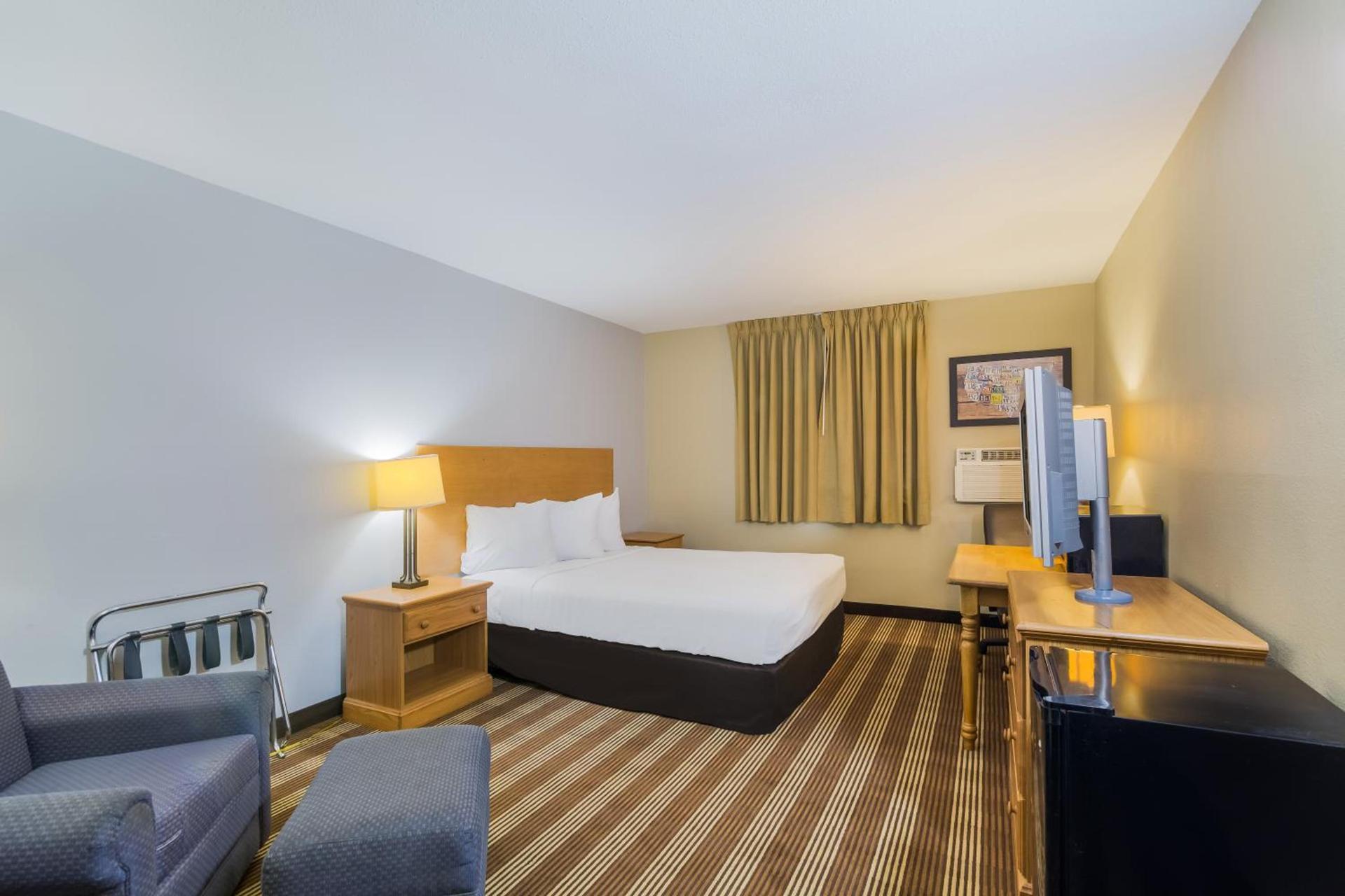 Americas Best Value Inn Fargo photo 14