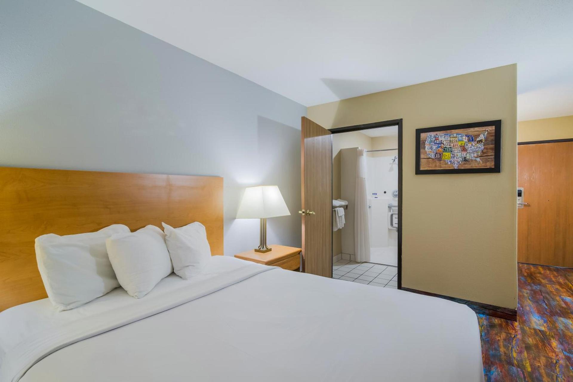 Americas Best Value Inn Fargo photo 13
