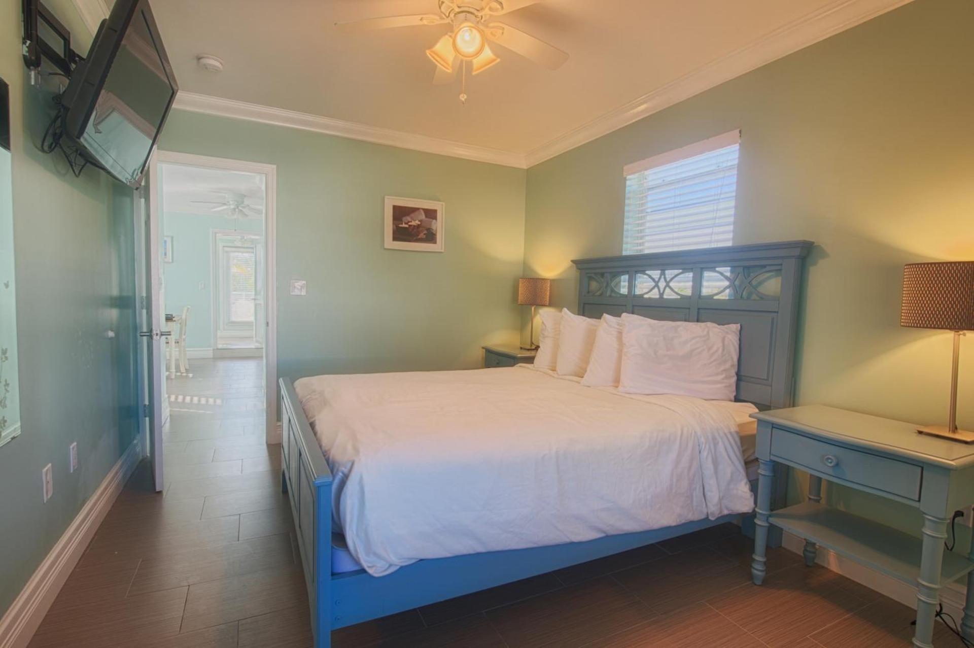Hollywood Beachside Boutique Suite photo 37