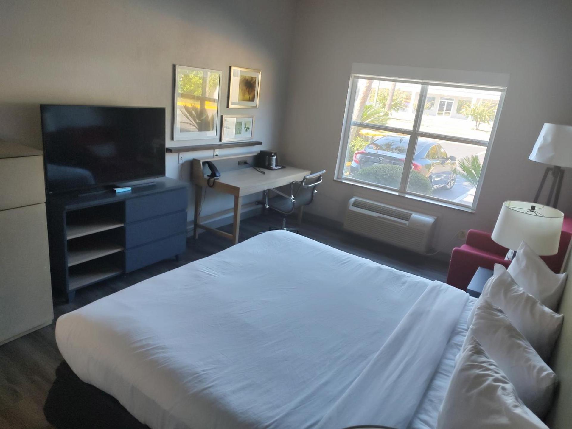 Country Inn & Suites by Radisson, Hinesville, GA photo 55