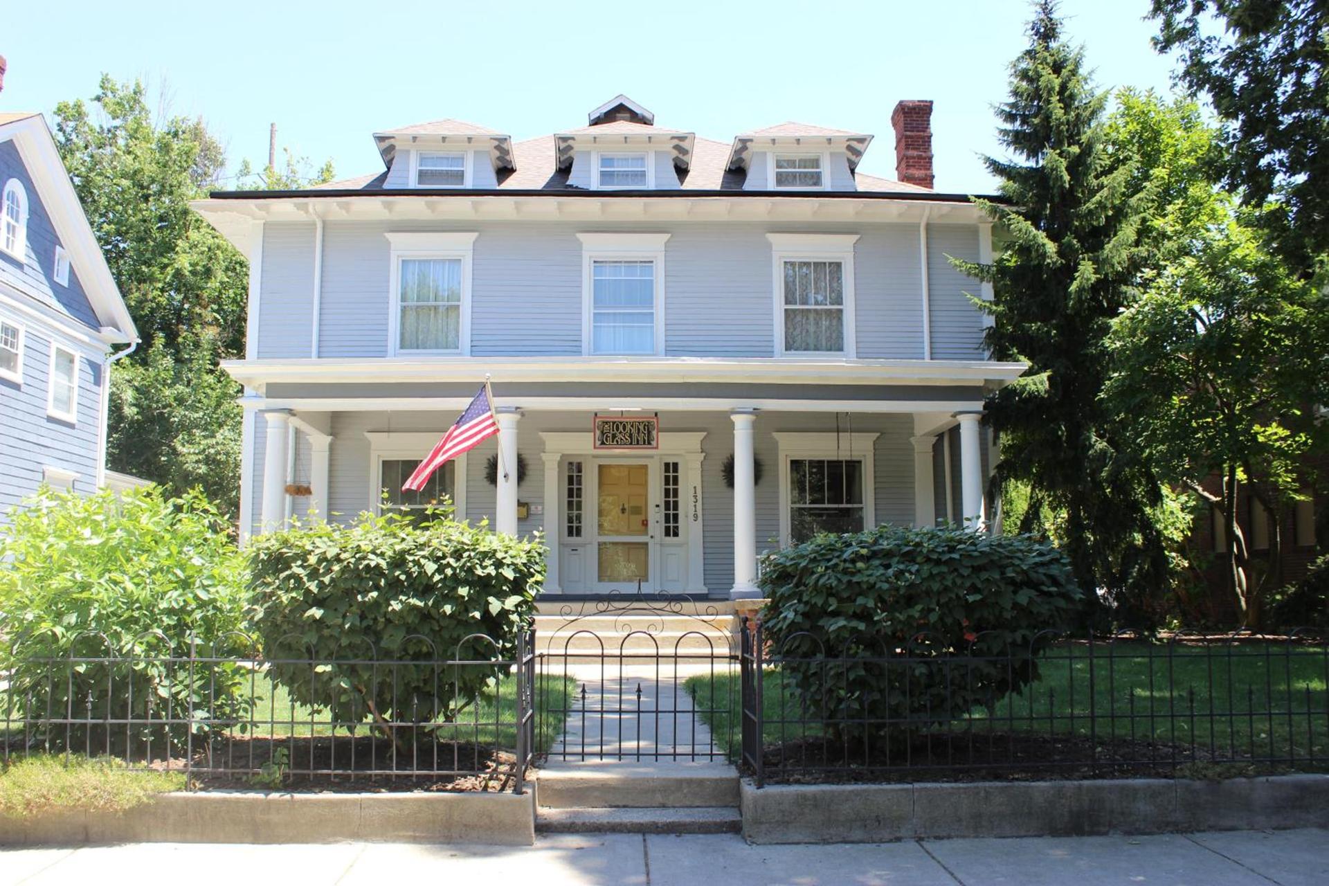 Looking Glass Inn photo 3