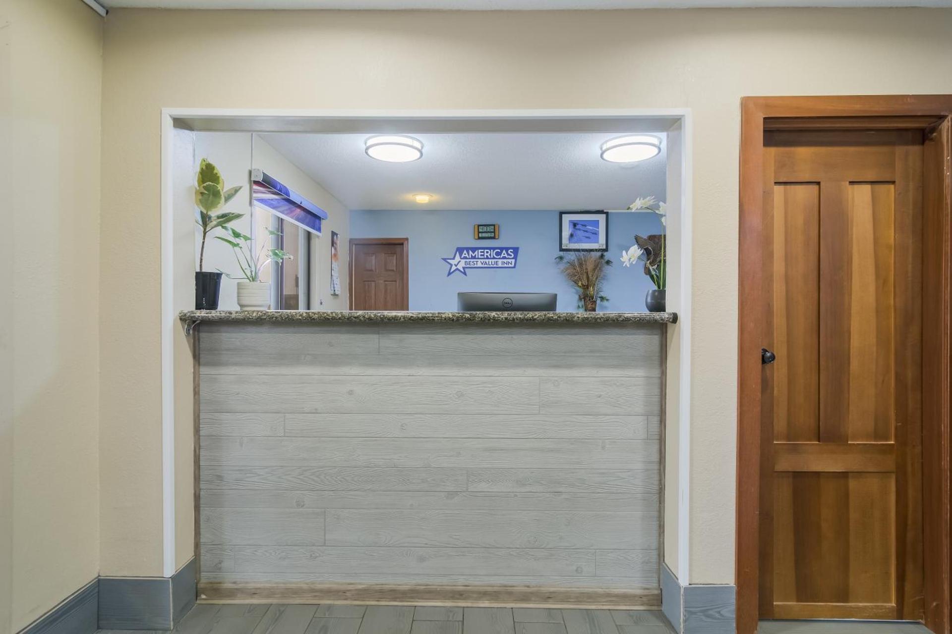 Americas Best Value Inn Fargo photo 16