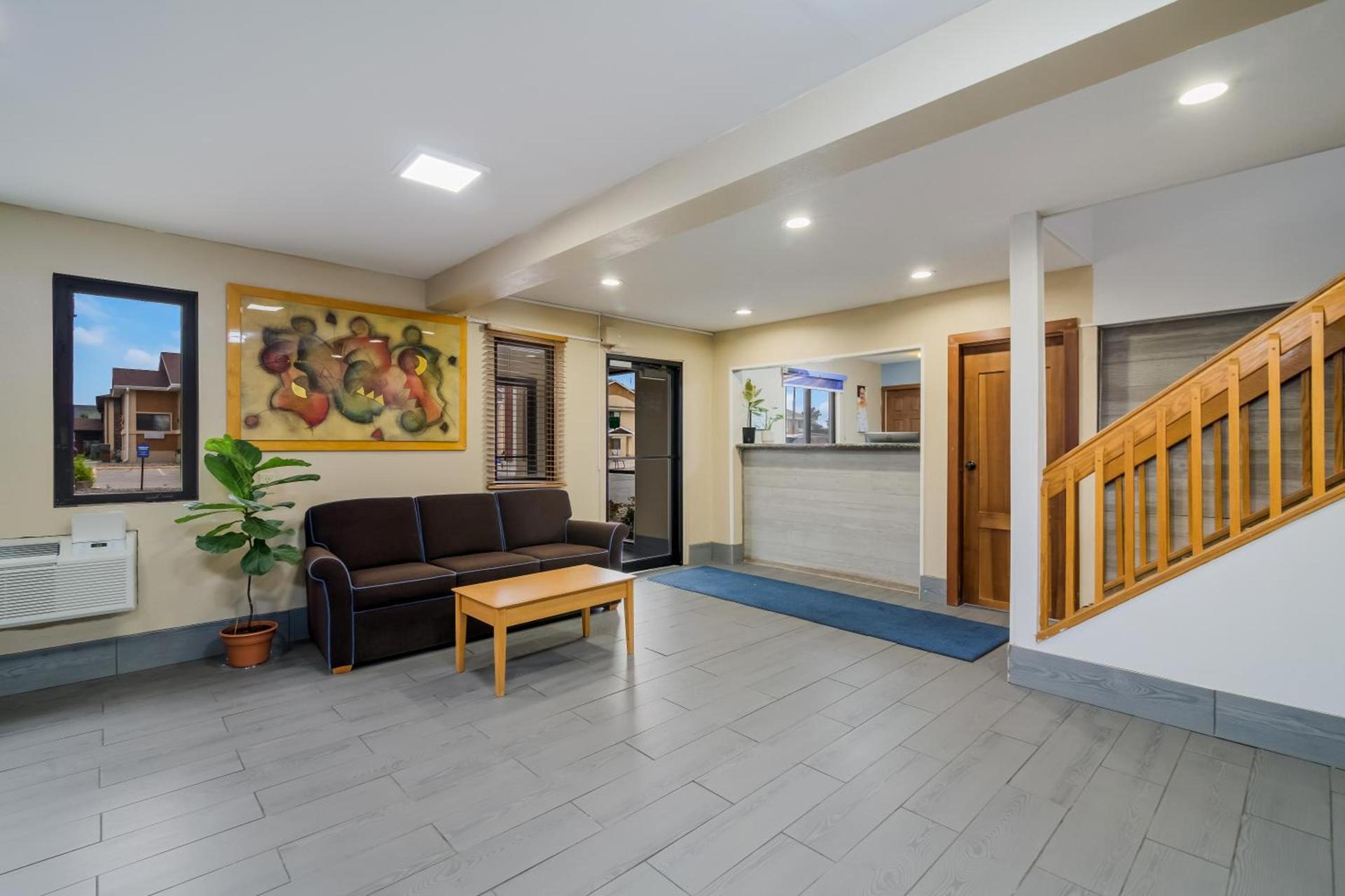 Americas Best Value Inn Fargo photo 15